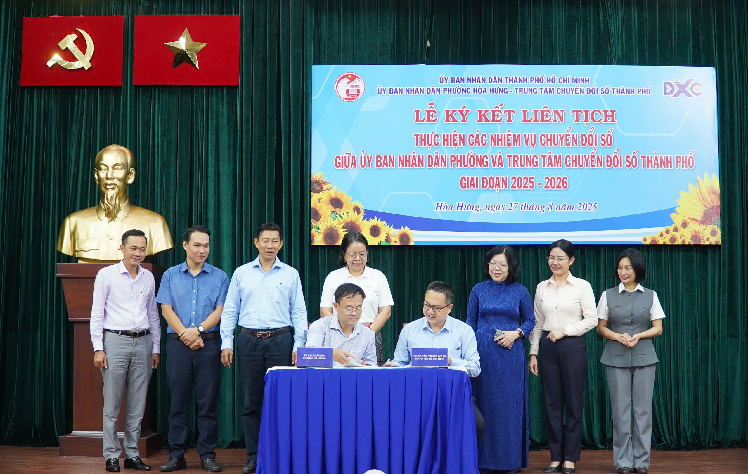 Phường H&ograve;a Hưng "bắt tay" với Trung t&acirc;m Chuyển đổi số TP HCM trong phục vụ người d&acirc;n- Ảnh 1.