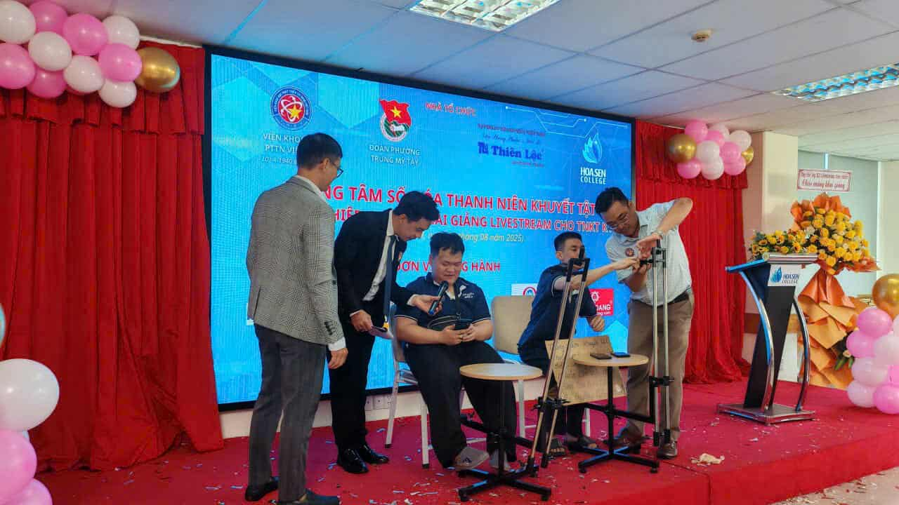 C&acirc;́p giấy chứng nh&acirc;̣n lớp livestream thực chi&ecirc;́n cho 60 người khuy&ecirc;́t t&acirc;̣t - Ảnh 3.