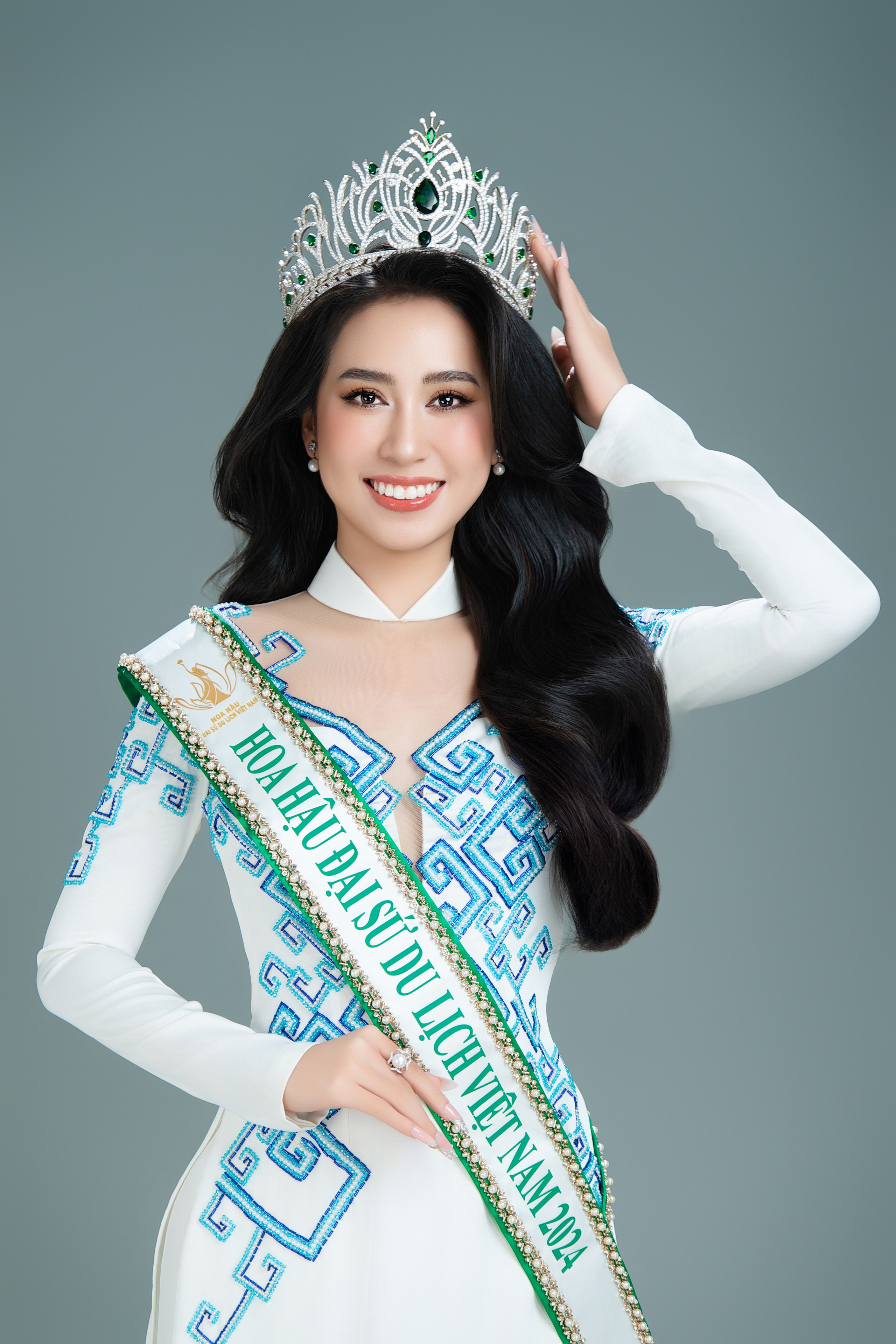 Đinh Thị Hoa l&agrave;m Đại sứ truyền th&ocirc;ng Lễ hội "Tinh hoa đại ng&agrave;n - biển xanh hội tụ 2025"- Ảnh 3.