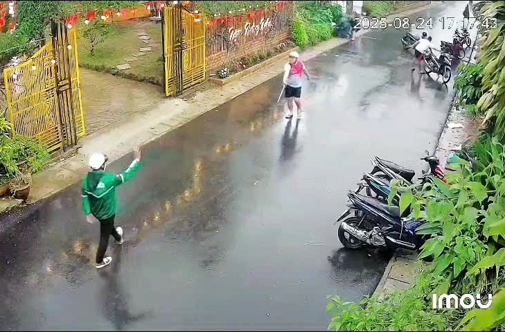 Lâm Đồng: Người phụ nữ bị nhóm của...chồng chặn đánh trước cửa nhà - Ảnh 1.