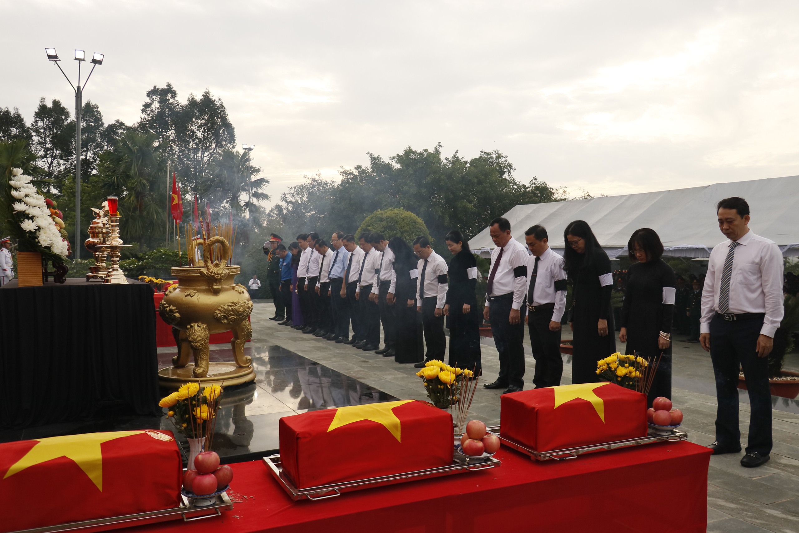 X&uacute;c động Lễ truy điệu, an t&aacute;ng 30 h&agrave;i cốt liệt sĩ tại Đồng Nai- Ảnh 2.