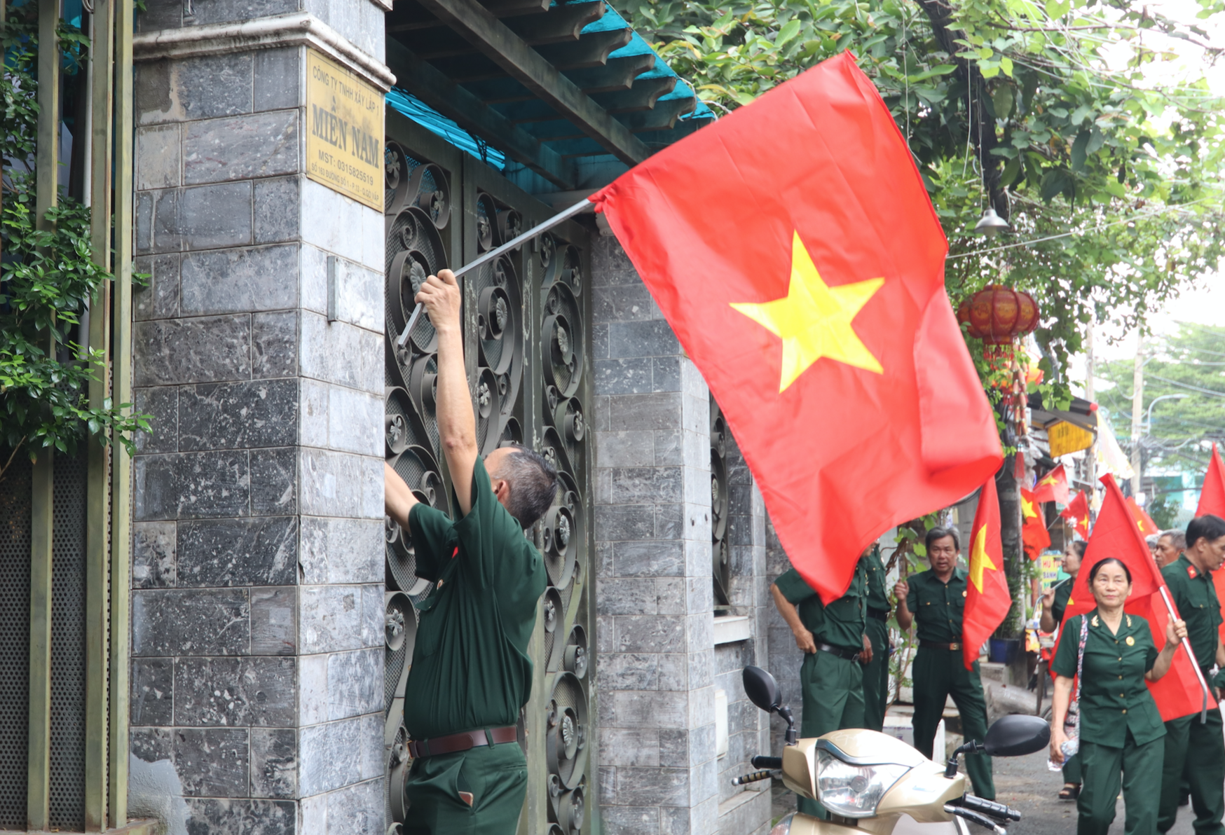 Rực rỡ “Đường cờ Tổ quốc” tại phường An Hội Đông- Ảnh 10.
