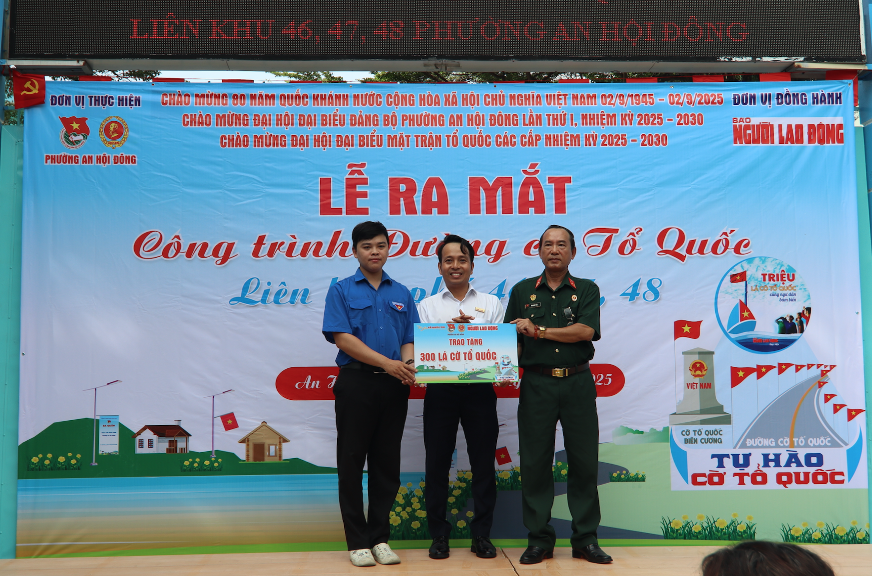 Rực rỡ “Đường cờ Tổ quốc” tại phường An Hội Đông- Ảnh 2.