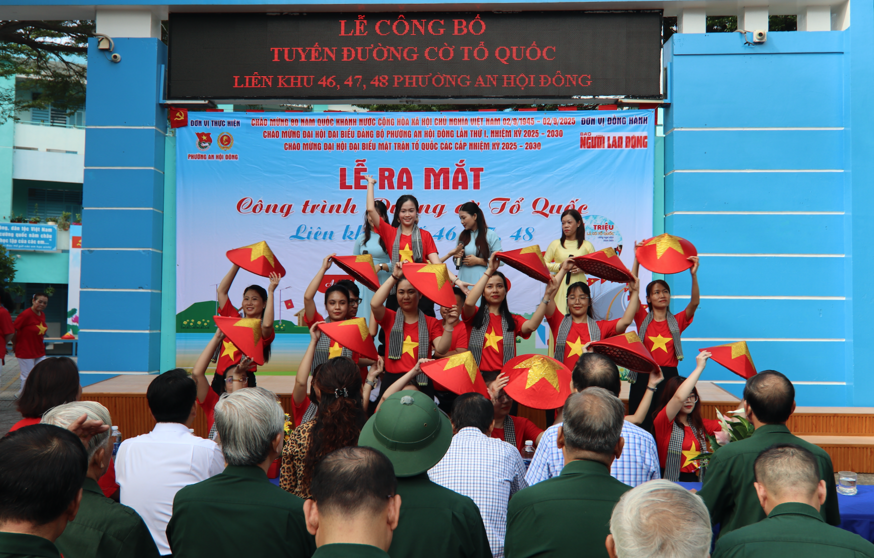 Rực rỡ “Đường cờ Tổ quốc” tại phường An Hội Đông- Ảnh 5.