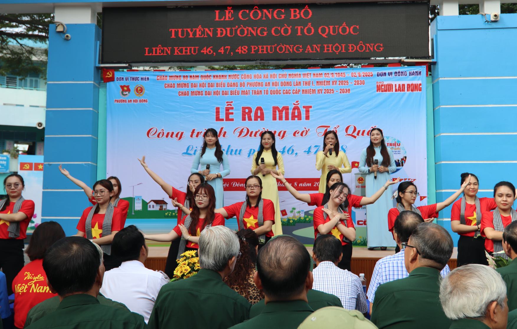 Rực rỡ “Đường cờ Tổ quốc” tại phường An Hội Đông- Ảnh 1.