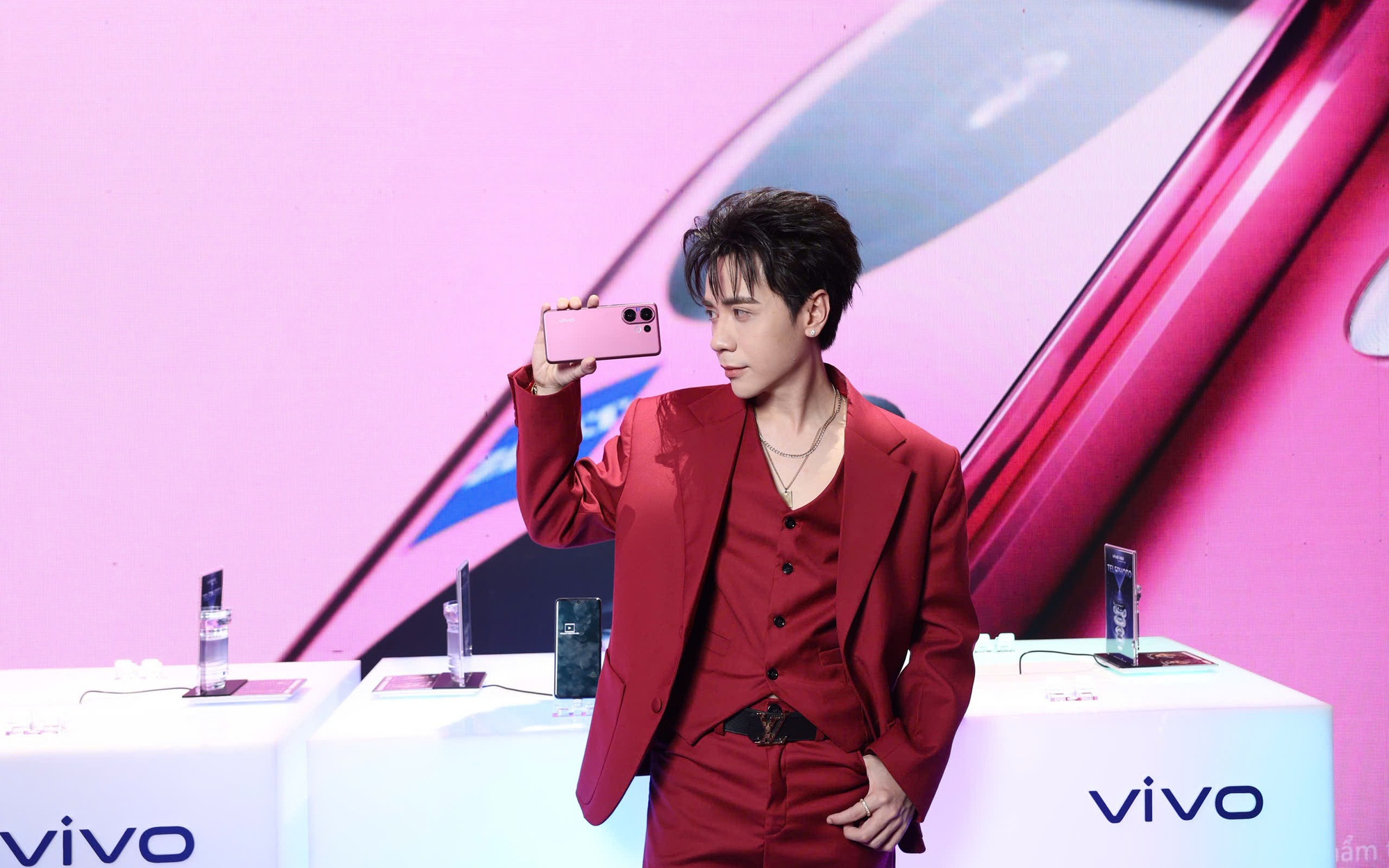 vivo V60 5G ra mắt thị trường Việt Nam, camera siêu Tele ZEISS thế hệ mới