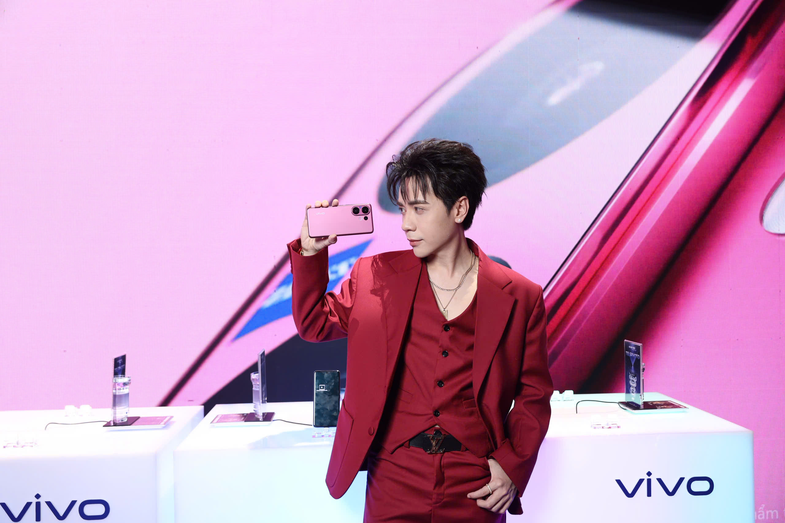 vivo V60 5G ra mắt thị trường Việt Nam, camera siêu Tele ZEISS thế hệ mới - Ảnh 3.