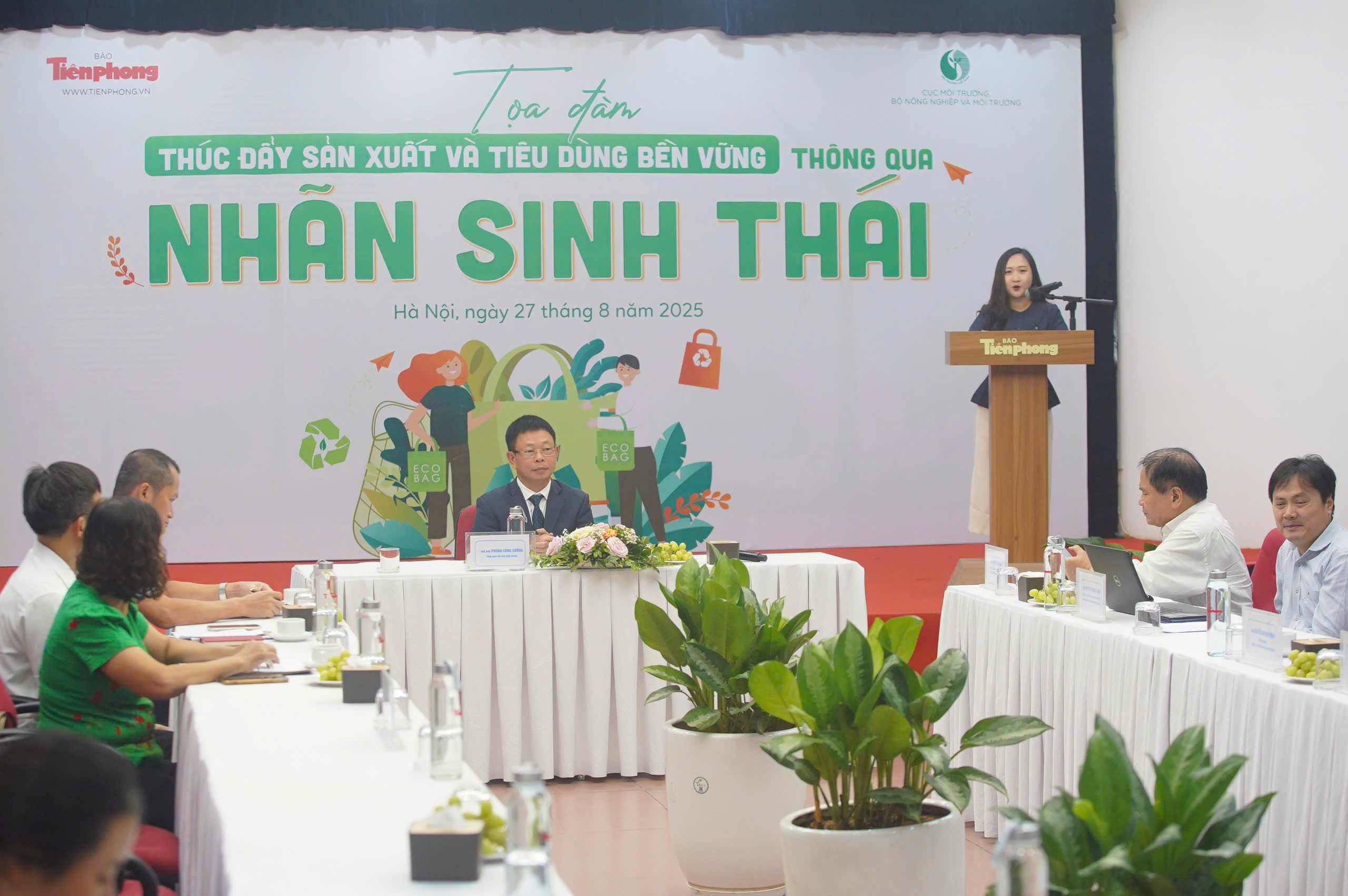Cấm dùng đồ nhựa, bao bì khó phân hủy ở siêu thị, khu du lịch... từ 2026, ưu đãi cho sản phẩm xanh - Ảnh 1.