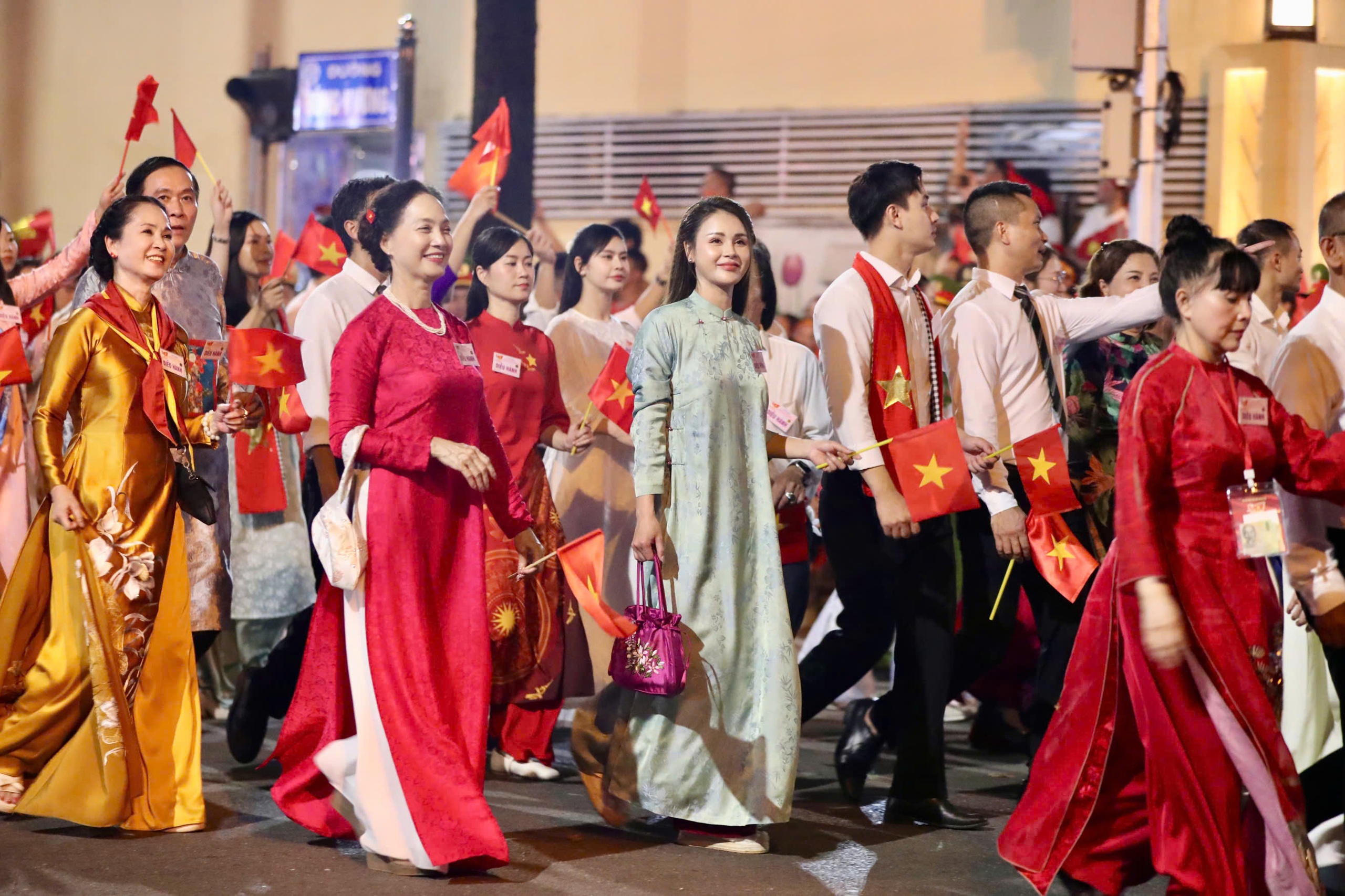 Đen V&acirc;u, Ho&agrave;ng Th&ugrave;y Linh c&ugrave;ng loạt nghệ sĩ nổi tiếng xuất hiện tại sơ duyệt diễu binh, diễu h&agrave;nh- Ảnh 7.