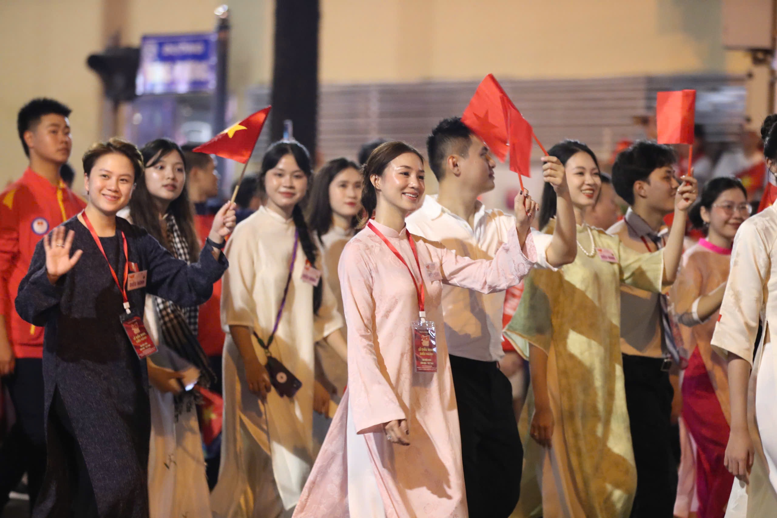 Đen V&acirc;u, Ho&agrave;ng Th&ugrave;y Linh c&ugrave;ng loạt nghệ sĩ nổi tiếng xuất hiện tại sơ duyệt diễu binh, diễu h&agrave;nh- Ảnh 5.