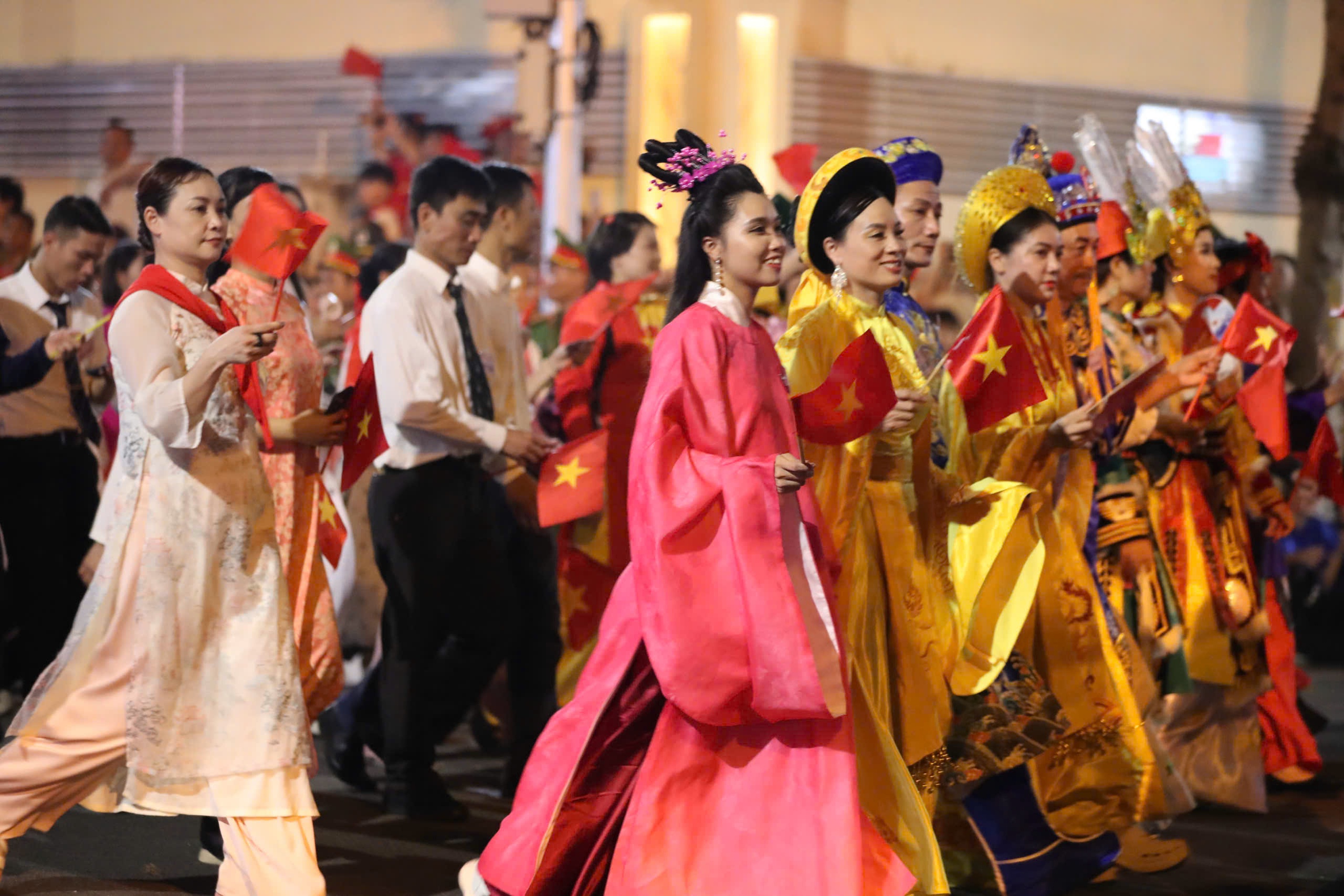 Đen V&acirc;u, Ho&agrave;ng Th&ugrave;y Linh c&ugrave;ng loạt nghệ sĩ nổi tiếng xuất hiện tại sơ duyệt diễu binh, diễu h&agrave;nh- Ảnh 6.