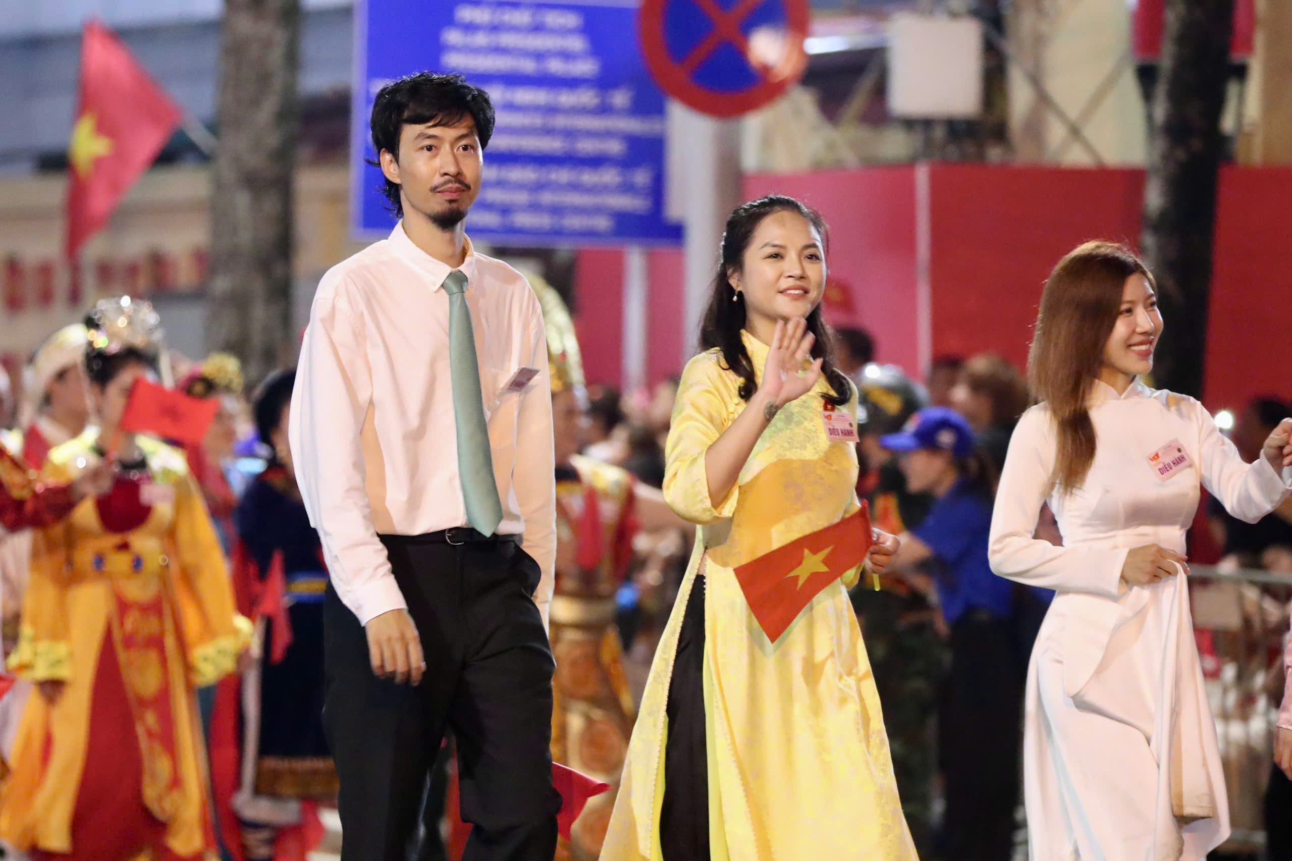 Đen V&acirc;u, Ho&agrave;ng Th&ugrave;y Linh c&ugrave;ng loạt nghệ sĩ nổi tiếng xuất hiện tại sơ duyệt diễu binh, diễu h&agrave;nh- Ảnh 2.