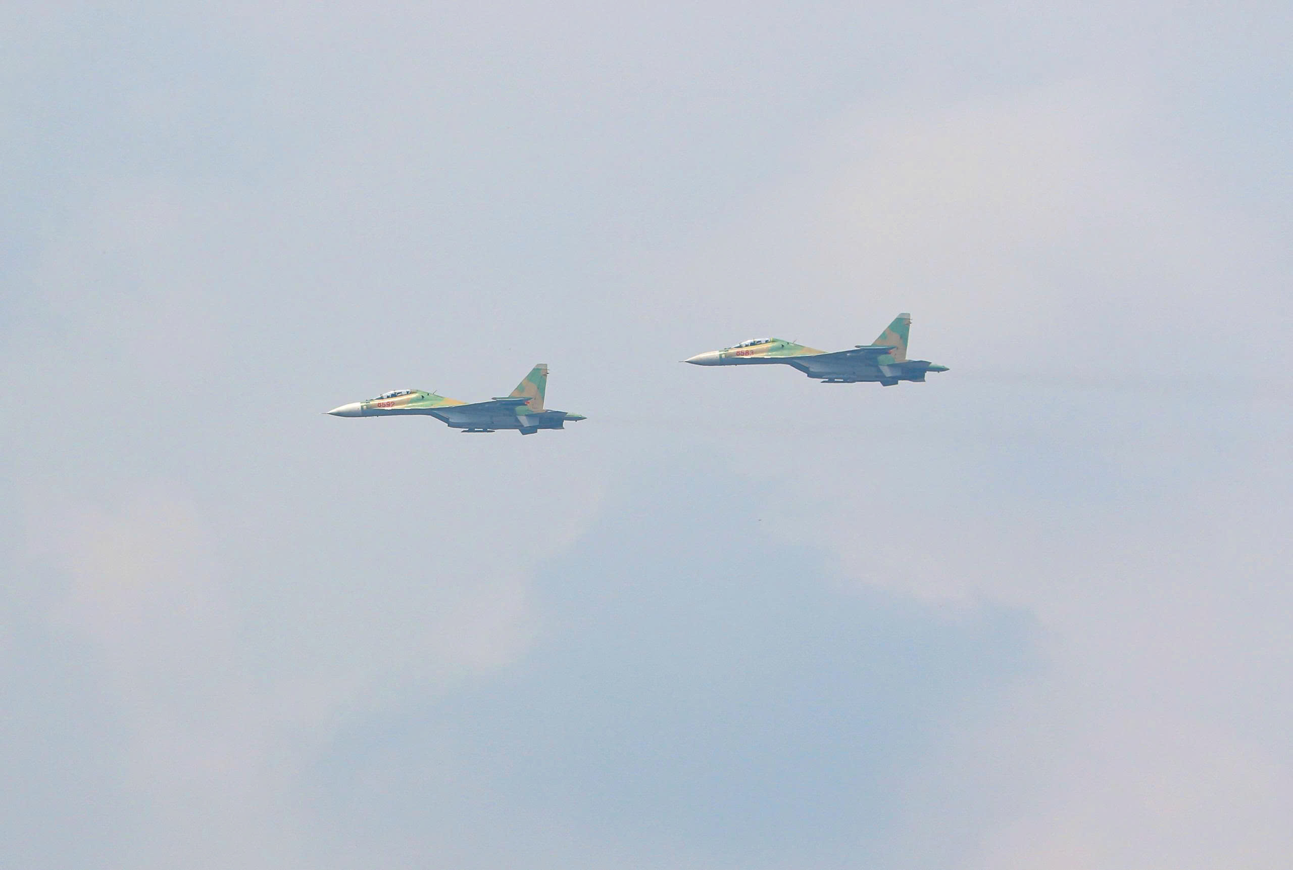 "Hổ mang chúa" Su30-MK2 bay qua Quảng trường Ba Đình rồi "khoan" thẳng lên trời- Ảnh 8.