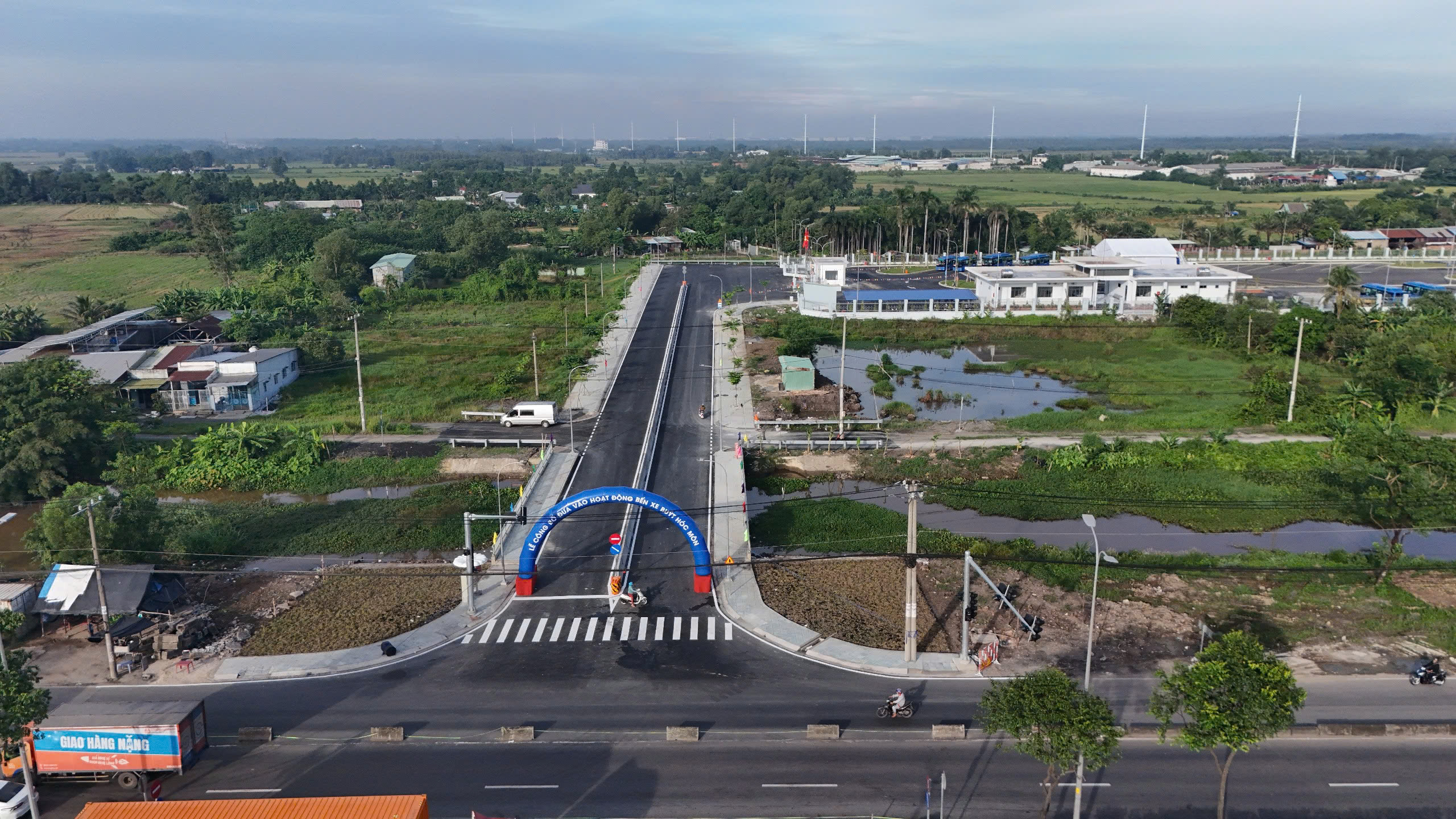 TP HCM đưa thêm bến xe buýt rộng hơn 10.000m2 vào hoạt động - Ảnh 1.