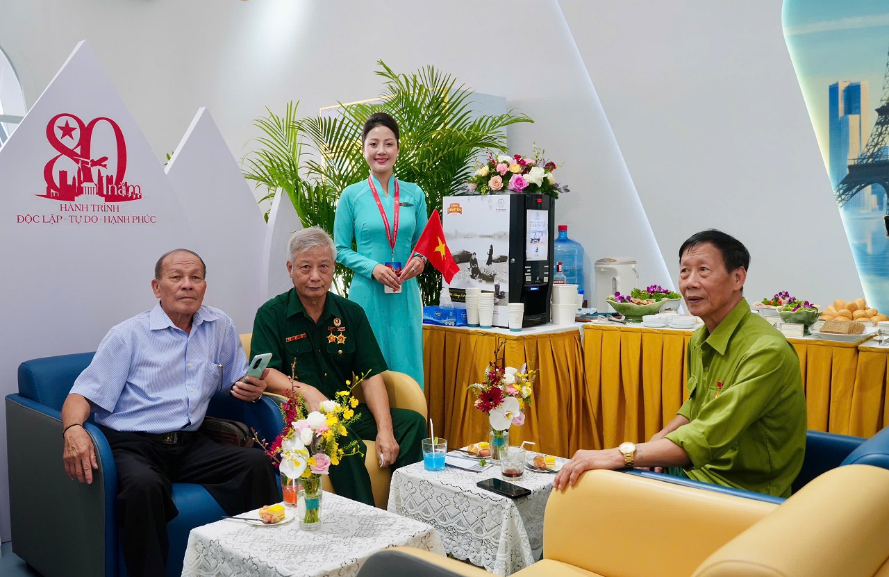 Dấu ấn Vietnam Airlines tại Triển lãm Thành tựu đất nước- Ảnh 4.