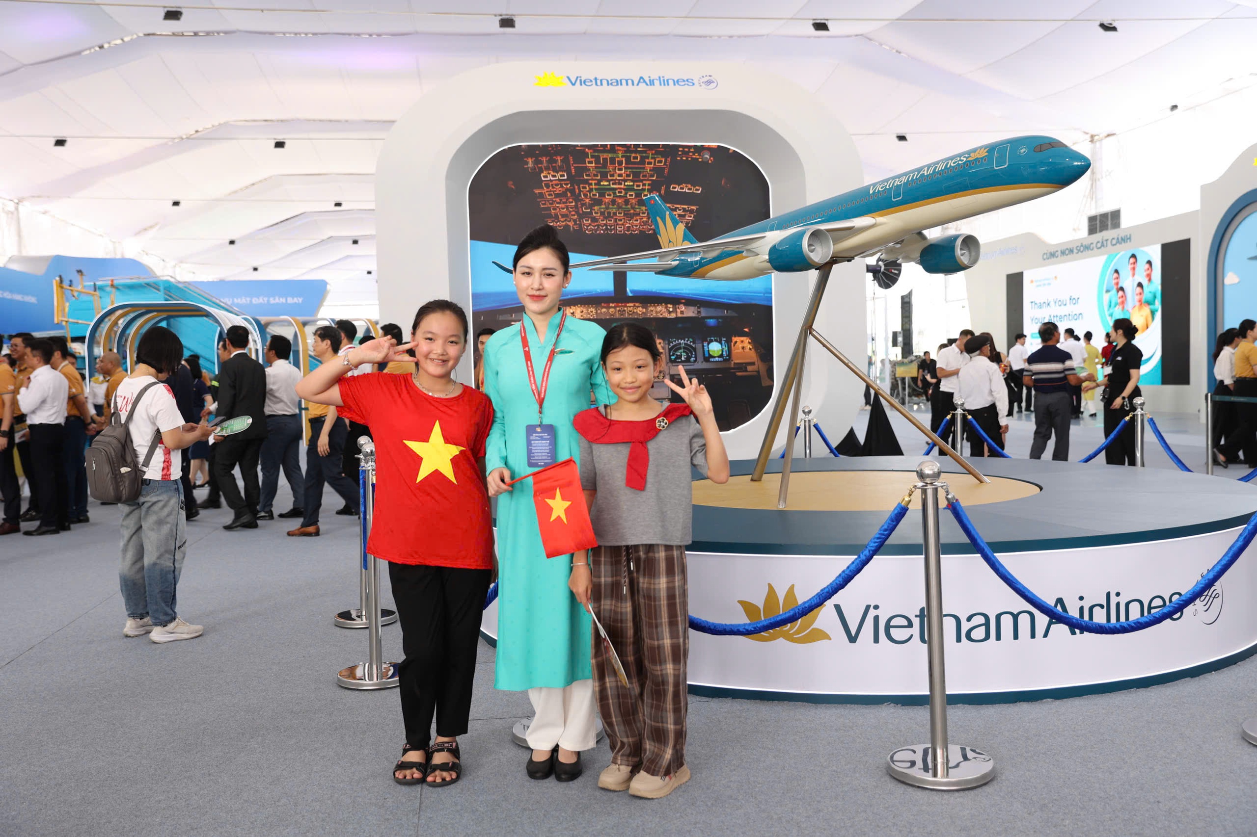 Dấu ấn Vietnam Airlines tại Triển lãm Thành tựu đất nước- Ảnh 7.