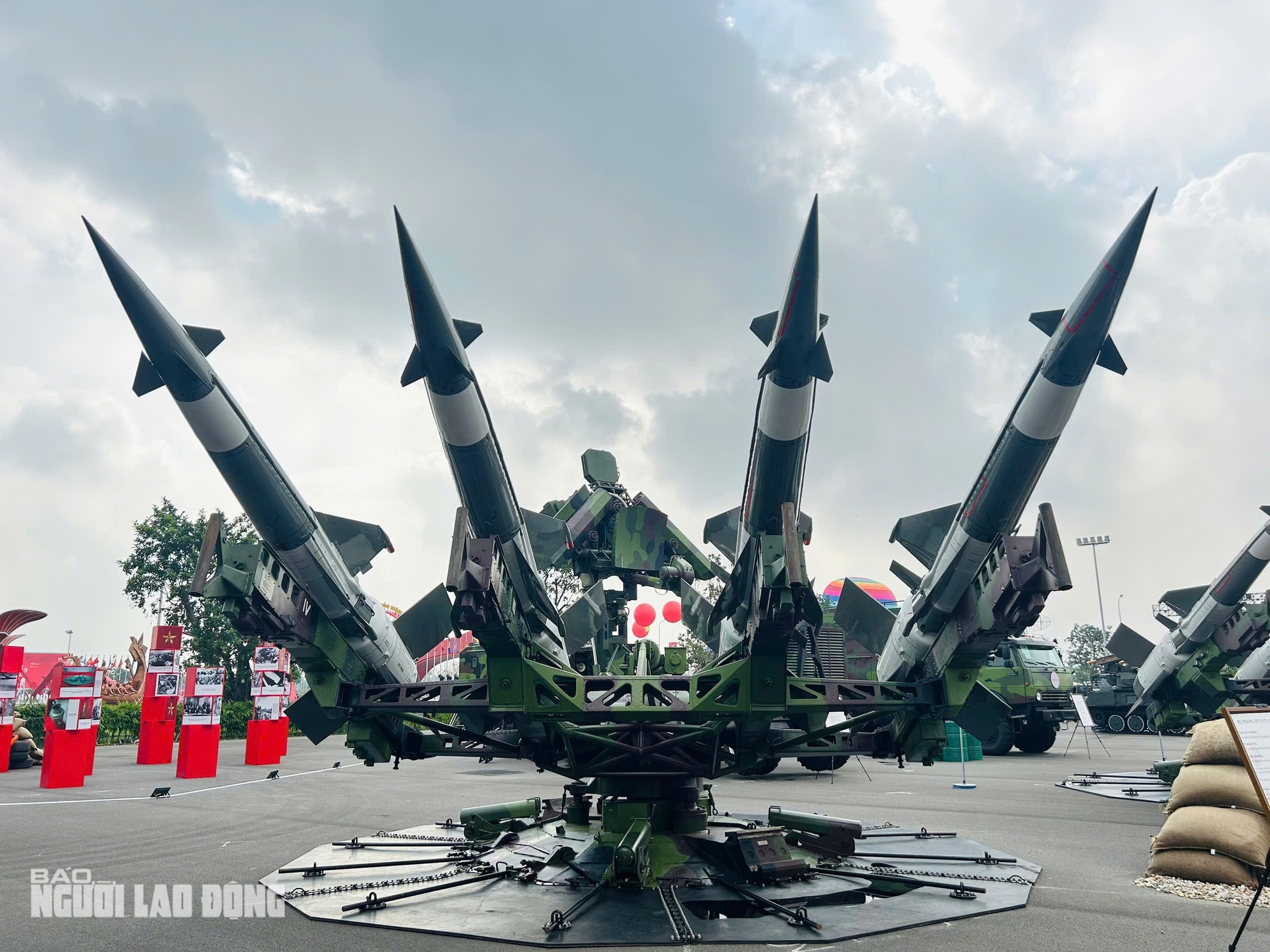 Ngắm dàn tên lửa đối hạm "Sông Hồng", tên lửa S-125-VT tại triển lãm thành tựu đất nước- Ảnh 2.