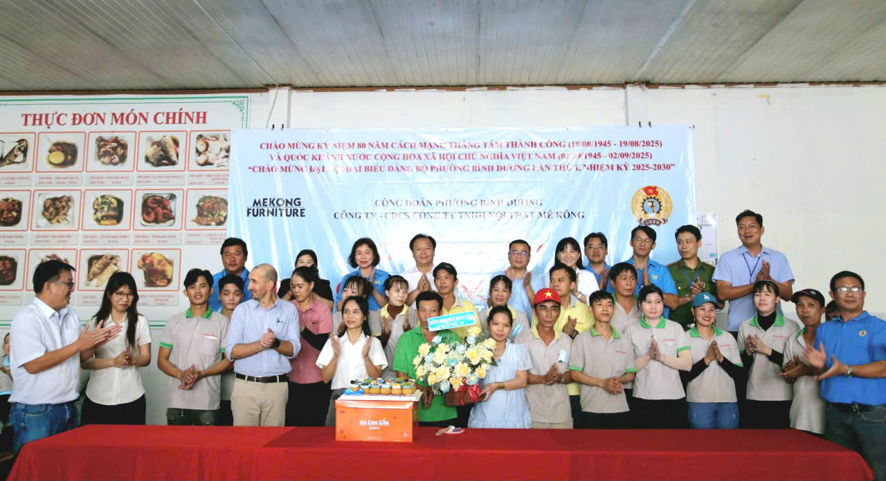 Chủ tịch một phường ở TP HCM thưởng thức "bữa cơm đặc biệt" với công nhân- Ảnh 9.