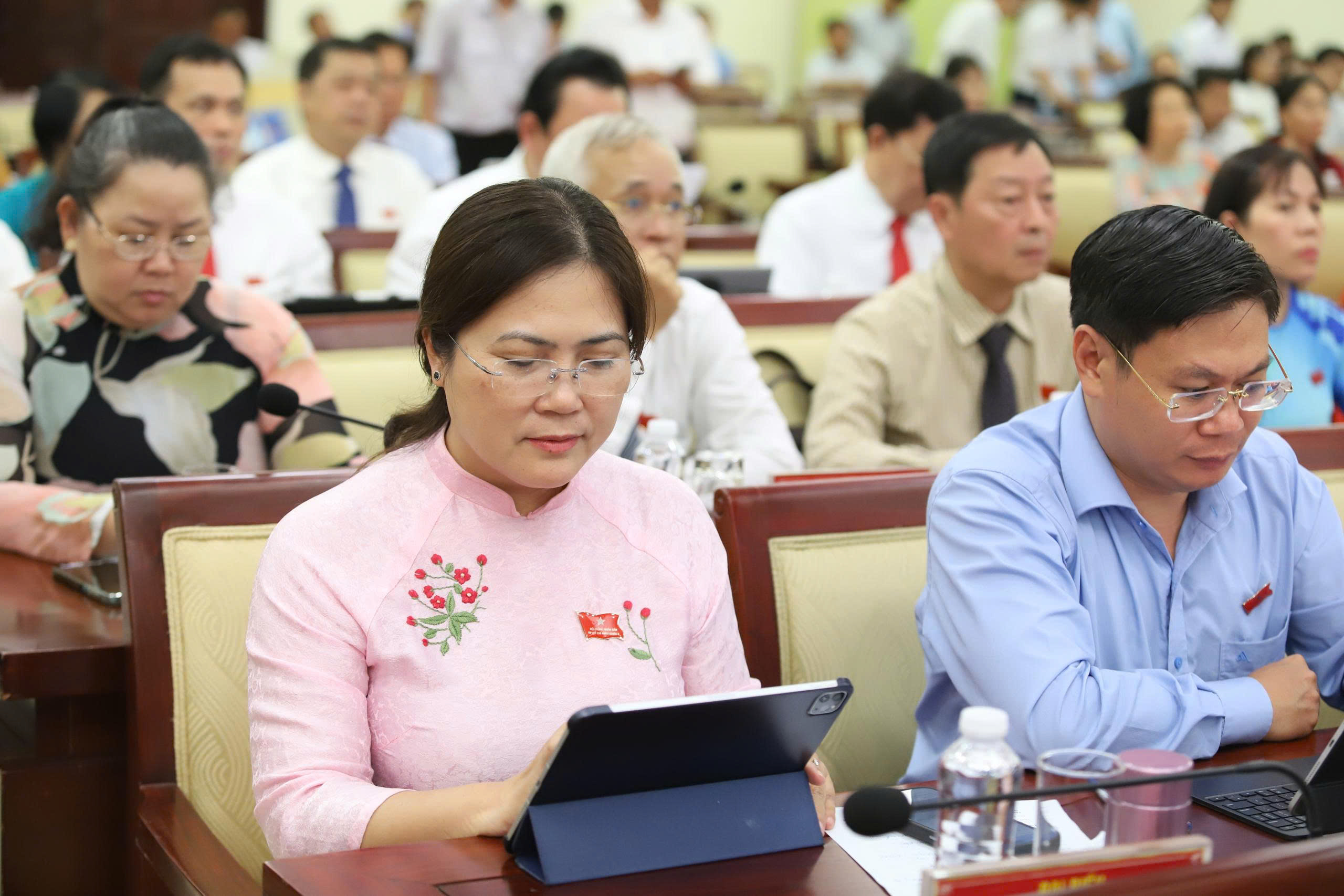 TP HCM: Công chức cấp xã được ủy quyền ký chứng thực bản sao, hợp đồng đất đai- Ảnh 1.