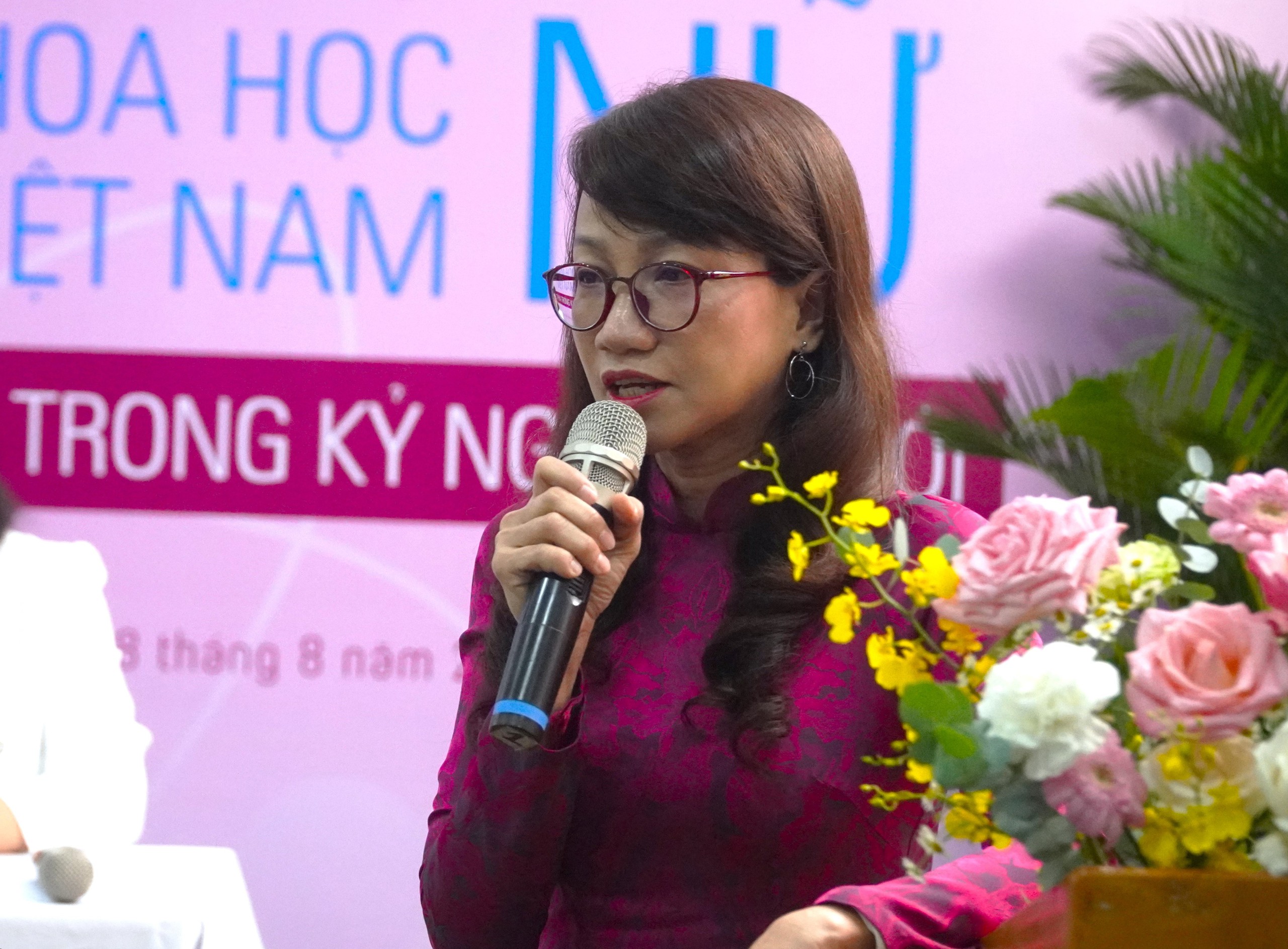 Đề xuất chính sách "tiếp sức" cho nhà khoa học nữ nghiên cứu - Ảnh 1.