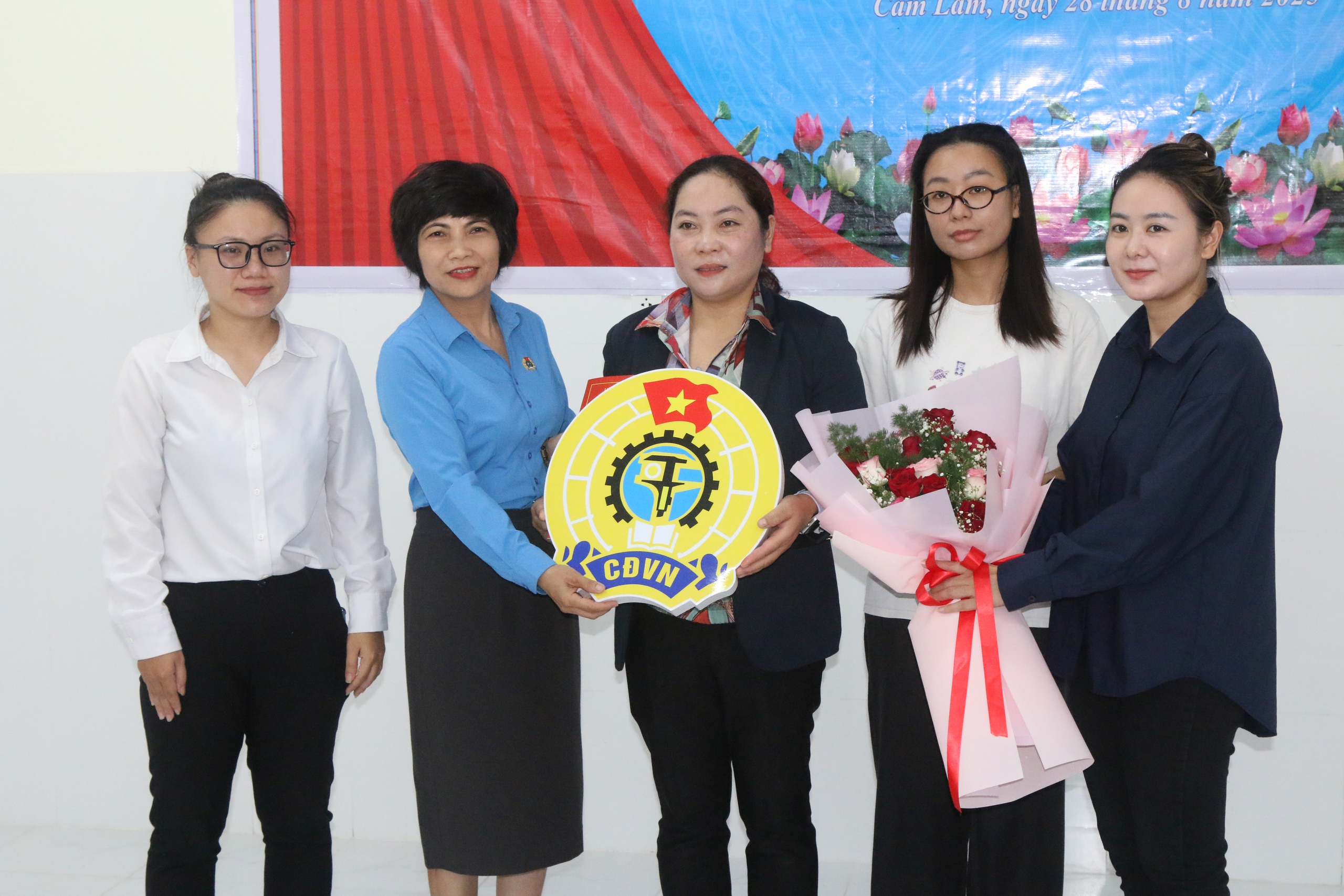 Ban C&ocirc;ng đo&agrave;n Khu C&ocirc;ng nghiệp Kh&aacute;nh H&ograve;a tăng cường ph&aacute;t triển đo&agrave;n vi&ecirc;n mới- Ảnh 1.