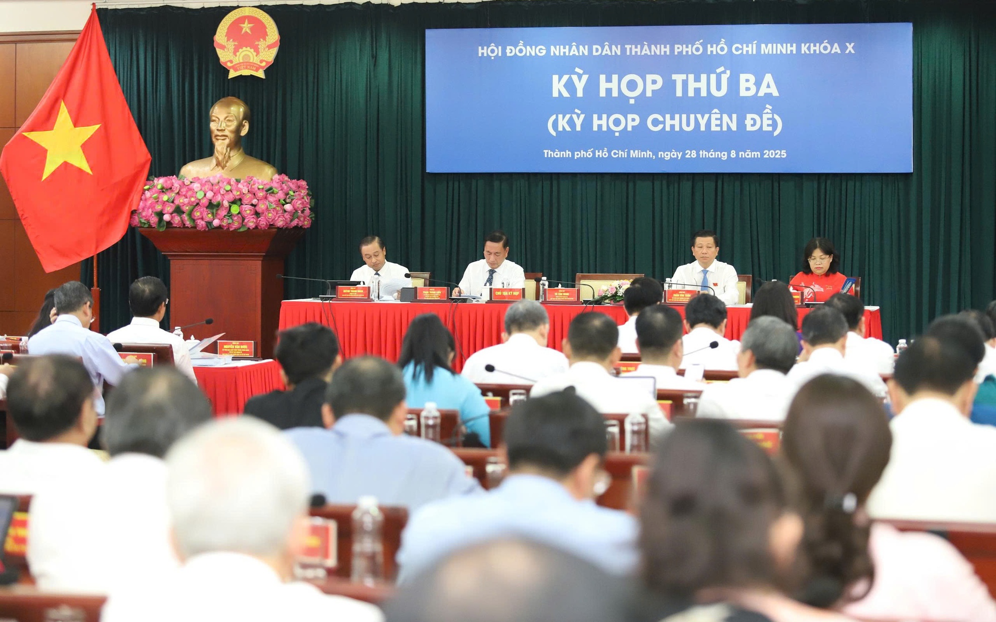 UBND TP HCM đề xuất tăng hỗ trợ cho phụ nữ sinh đủ 2 con 