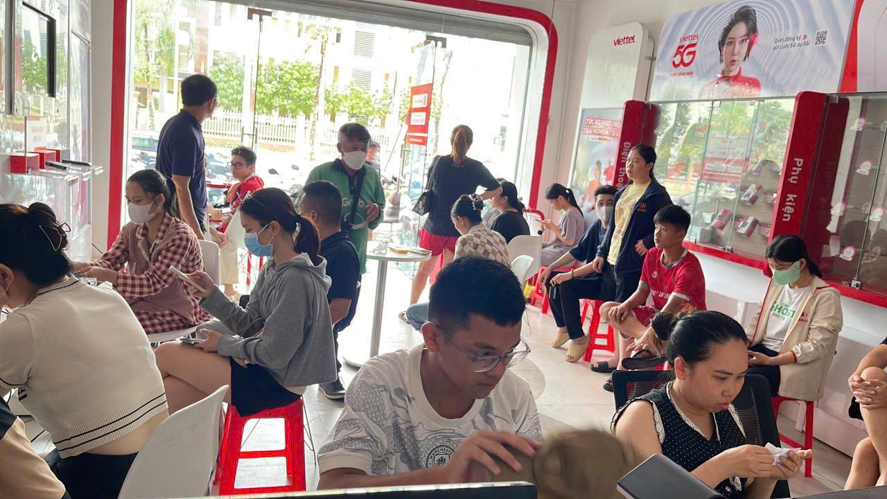 Người Viettel xuyên đêm khắc phục sự cố, đảm bảo thông tin liên lạc thông suốt cho khách hàng- Ảnh 4.