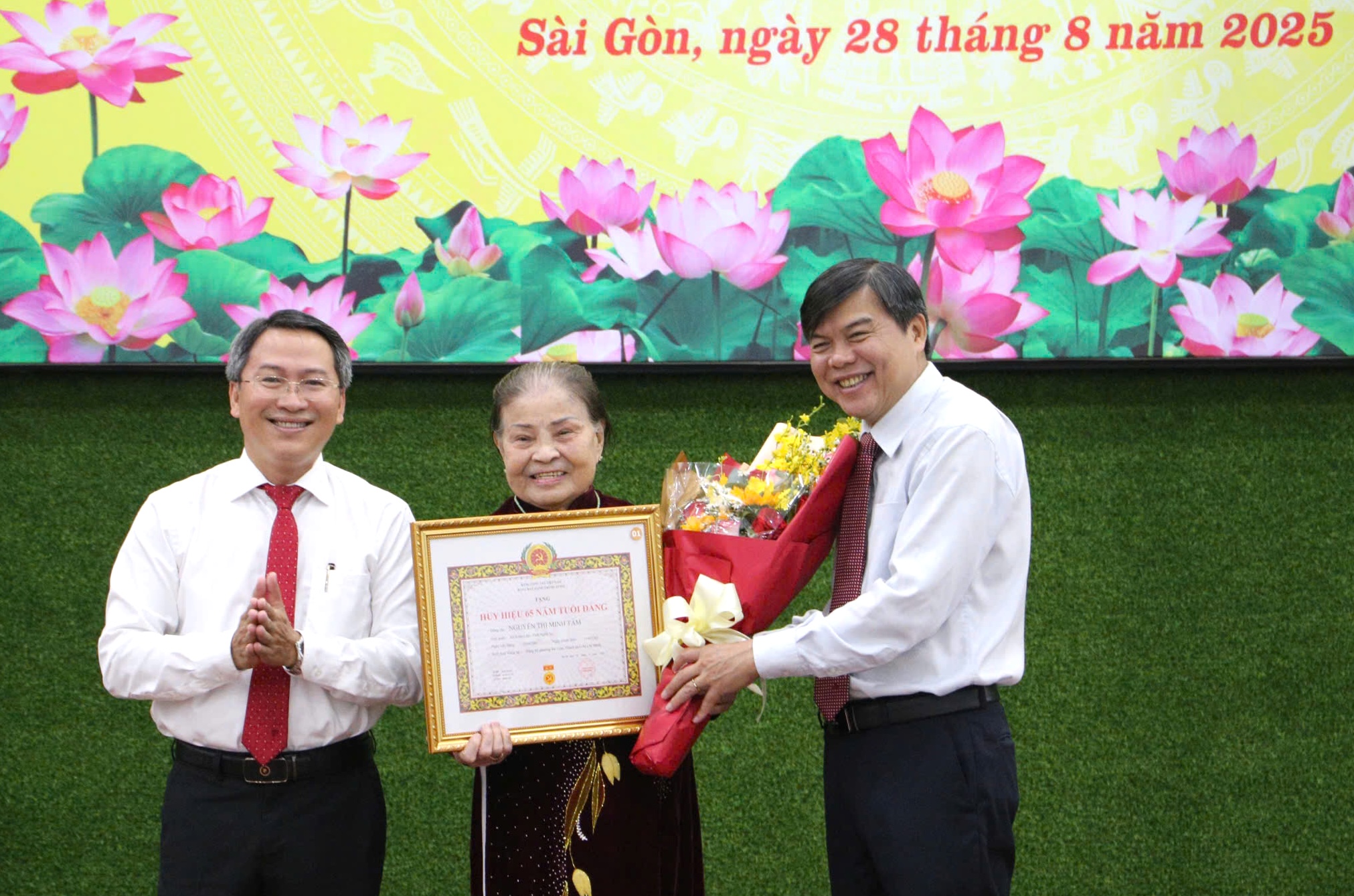 TP HCM: Phường S&agrave;i G&ograve;n kỷ niệm 80 năm C&aacute;ch mạng Th&aacute;ng T&aacute;m, Quốc kh&aacute;nh 2-9 - Ảnh 2.