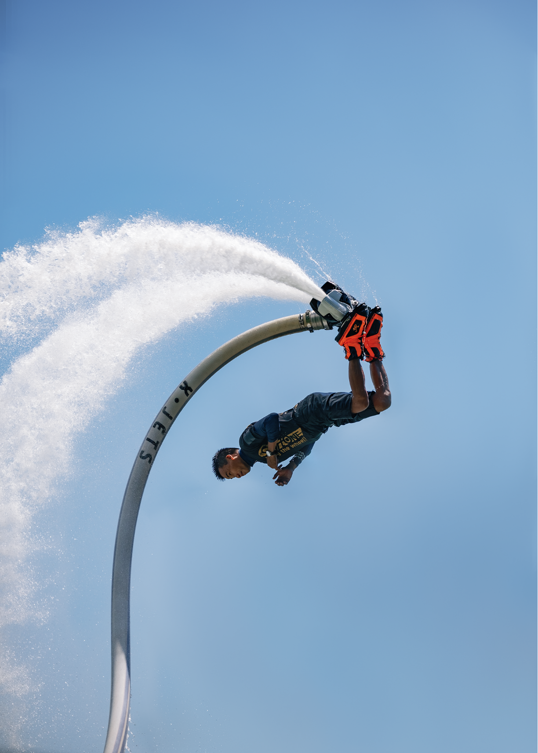 Bay giữa Lamori với flyboard đỉnh cao- Ảnh 2.