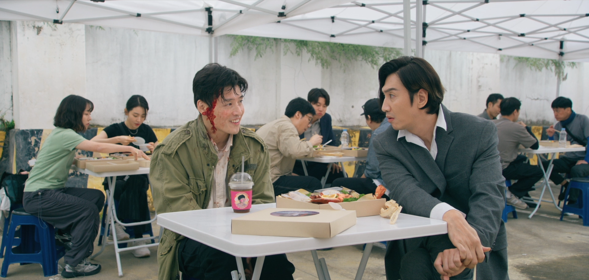 "Thị đế Beaksang" Kang Ha-neul so kè Lee Kwang-soo trong phim Việt - Hàn- Ảnh 6.