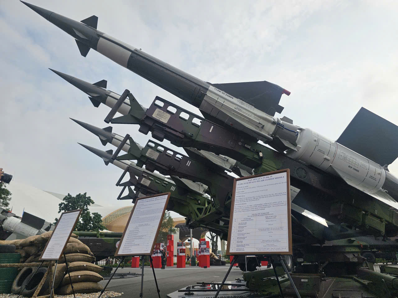 Triển lãm 80 năm Độc lập: Xe tăng , xe thiết giáp và ngư lôi lần đầu xuất hiện - Ảnh 20.