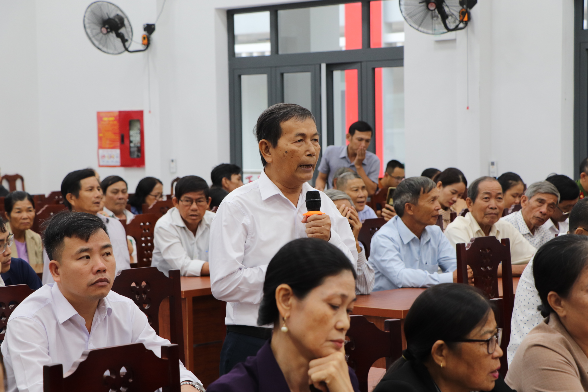 Điều bất ngờ tại buổi tiếp xúc cử tri ở một phường của Đà Nẵng- Ảnh 1.