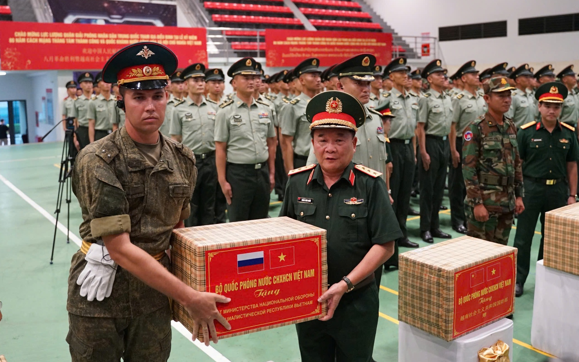 Bộ Quốc phòng gặp mặt hơn 400 quân nhân của 4 đoàn Quân đội nước ngoài tham gia A80