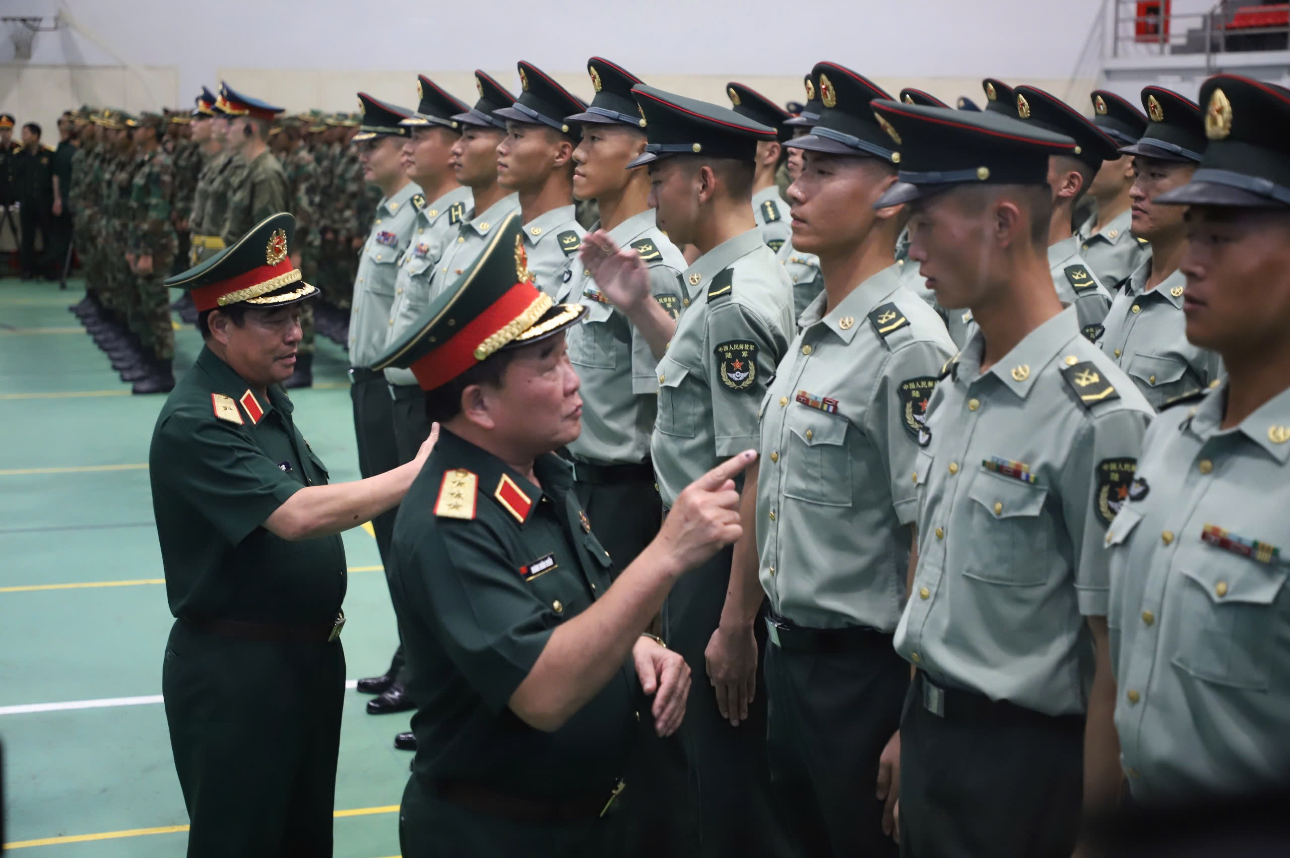 Bộ Quốc ph&ograve;ng Việt Nam gặp mặt qu&acirc;n nh&acirc;n 4 đo&agrave;n Qu&acirc;n đội nước ng&ograve;ai - Ảnh 4.