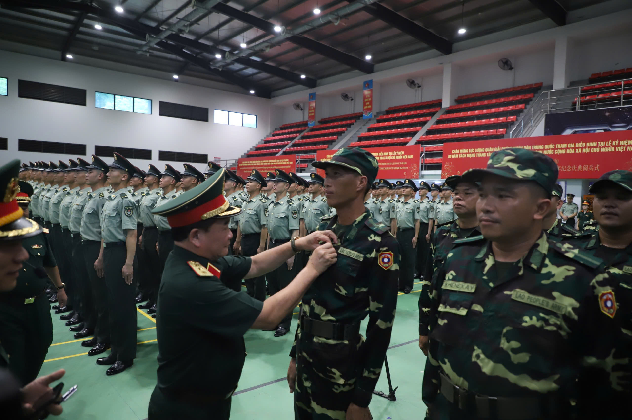 Bộ Quốc ph&ograve;ng Việt Nam gặp mặt qu&acirc;n nh&acirc;n 4 đo&agrave;n Qu&acirc;n đội nước ng&ograve;ai - Ảnh 5.