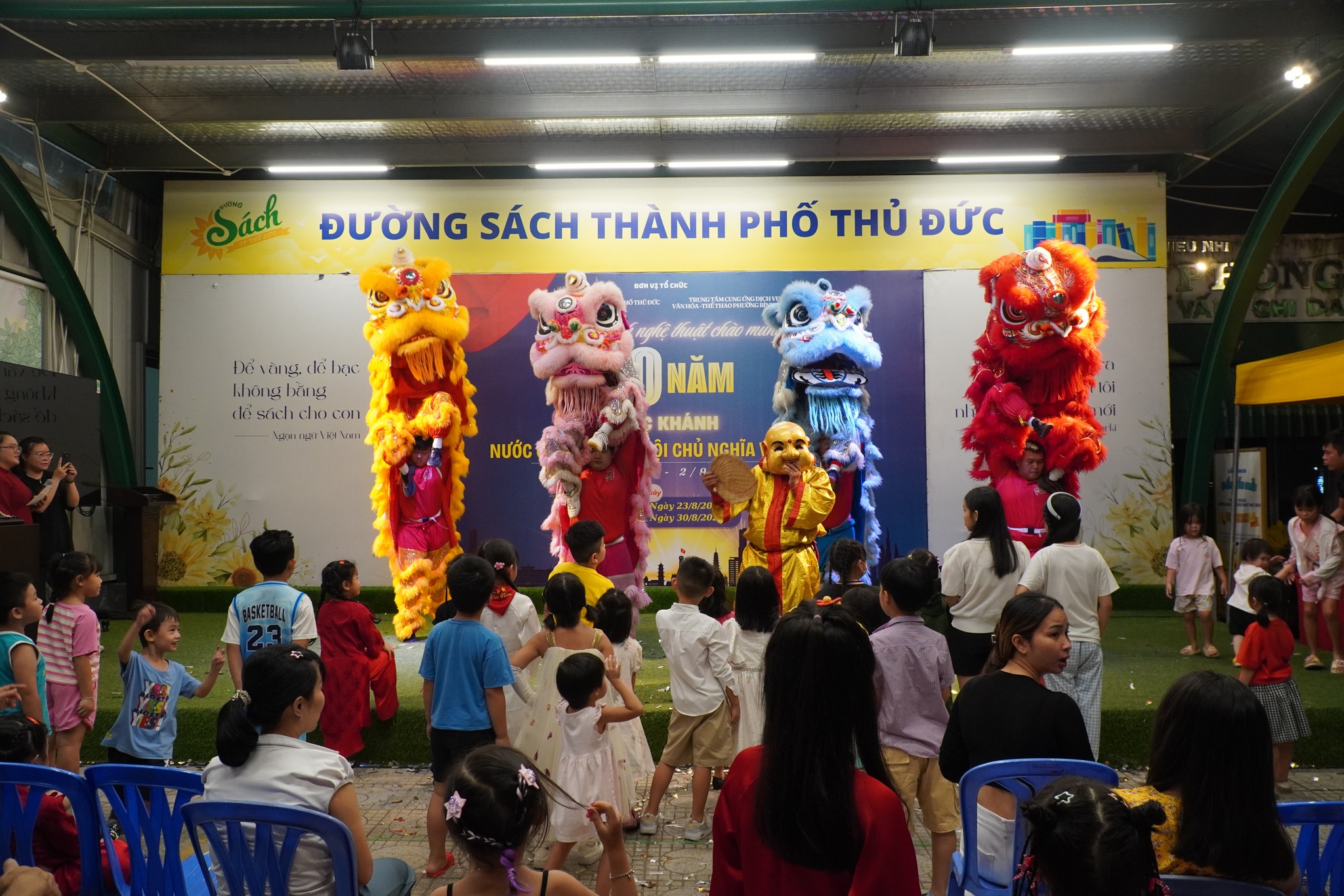 Tưng bừng hội sách chào mừng 80 năm Quốc khánh- Ảnh 4.