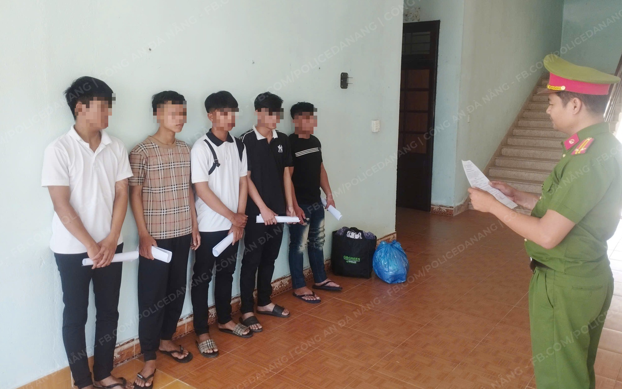C&ocirc;ng an TP Đ&agrave; Nẵng bắt 13 thanh thiếu ni&ecirc;n g&acirc;y rối trật tự c&ocirc;ng cộng - Ảnh 3.