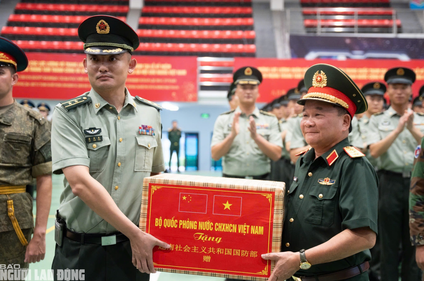 Cận cảnh khối qu&acirc;n nh&acirc;n Trung Quốc vừa đến H&agrave; Nội tham gia diễu binh A80- Ảnh 4.