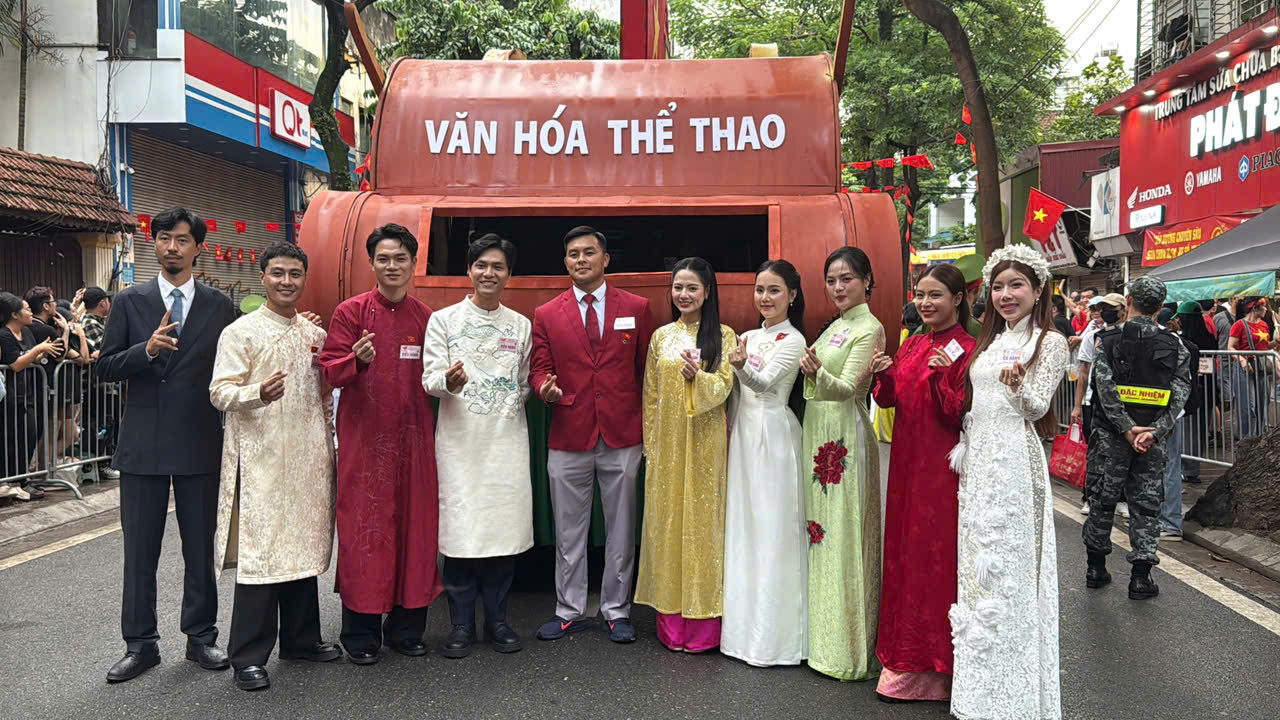VIDEO: Đen Vâu, Hoàng Thùy Linh và dàn sao VFC trước giờ tổng duyệt A80 - Ảnh 5.