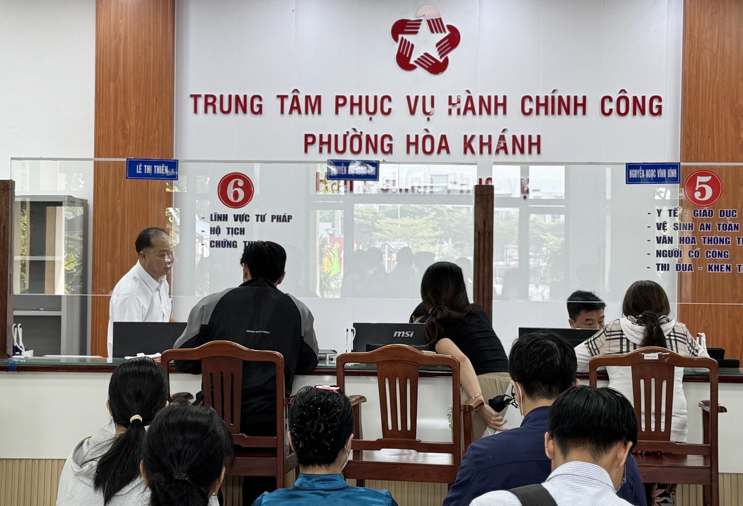 Đ&agrave; Nẵng r&agrave; so&aacute;t nh&acirc;n sự x&atilde;: T&igrave;m hiểu nguy&ecirc;n nh&acirc;n thừa thiếu c&ocirc;ng chức - Ảnh 1.