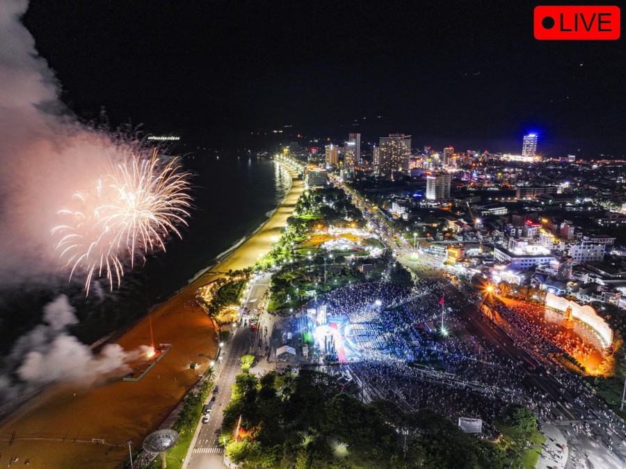 Tưng bừng đ&ecirc;m khai mạc Lễ hội &ldquo;Tinh hoa Đại ng&agrave;n &ndash; Biển xanh hội tụ&rdquo; ở Gia Lai - Ảnh 3.