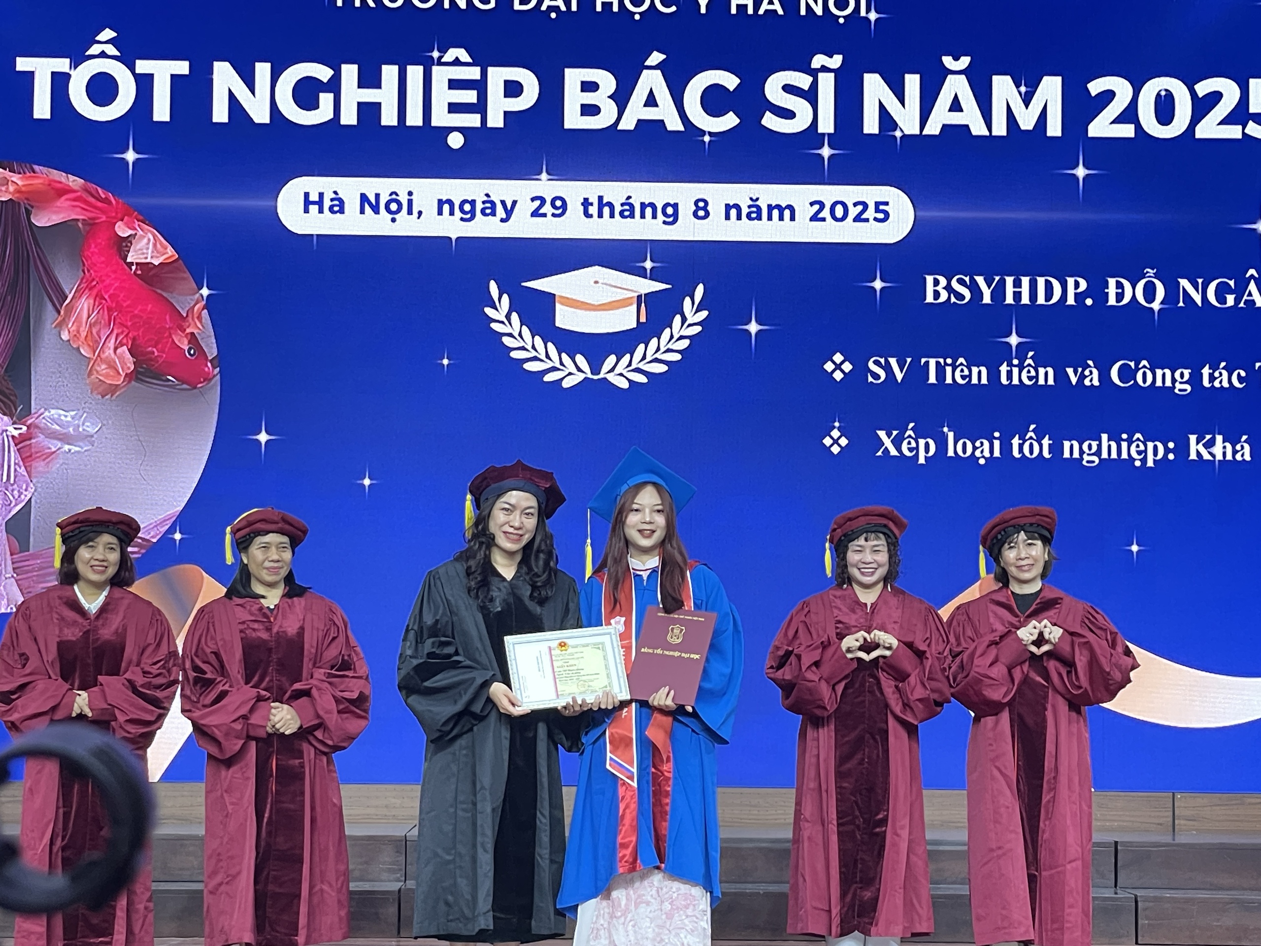 Gần 750 bác sĩ nhận bằng trong lễ tốt nghiệp "chưa từng có" - Ảnh 7.
