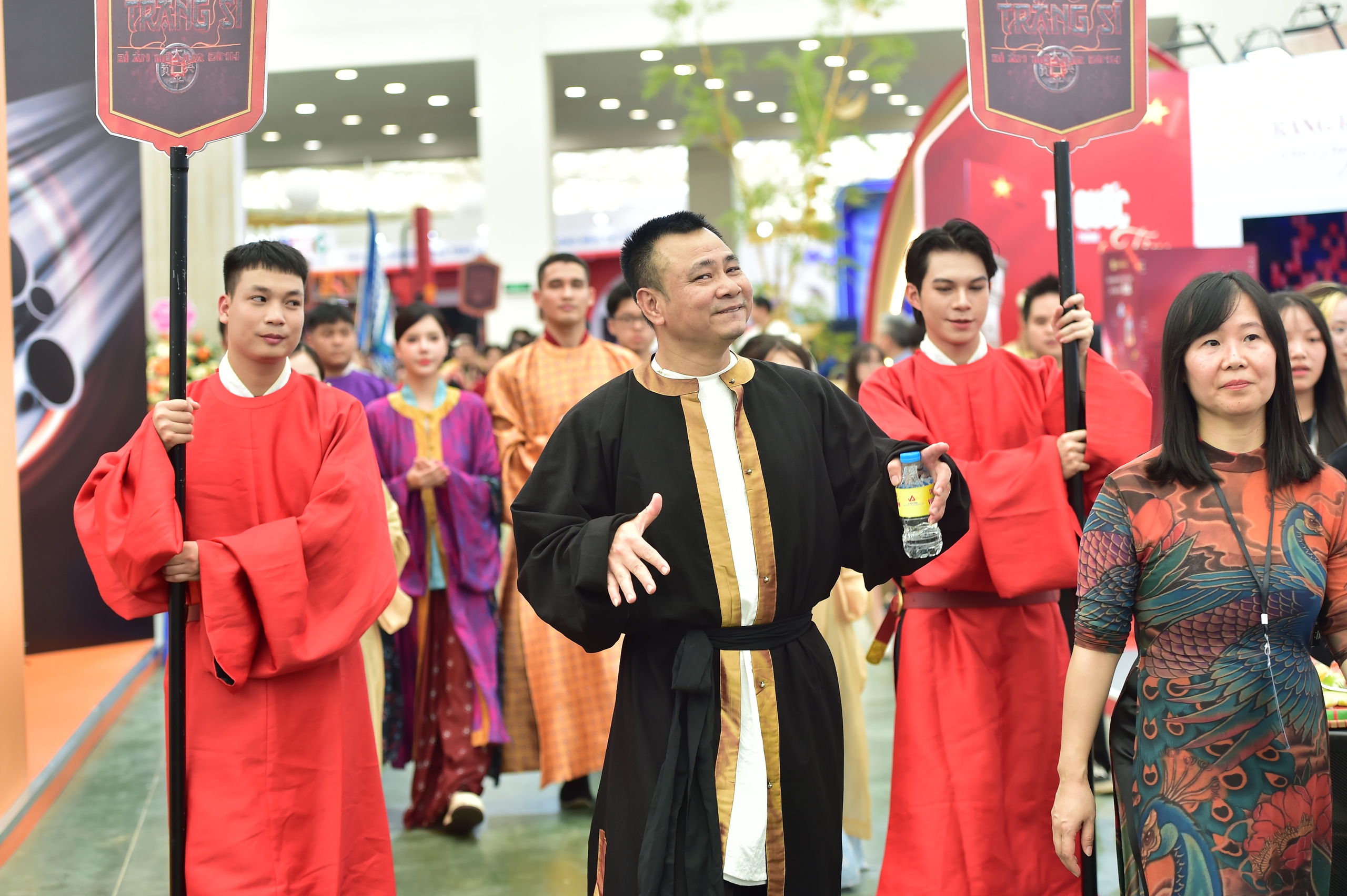NSND Tự Long "trở thành" thầy mo người Mường- Ảnh 5.