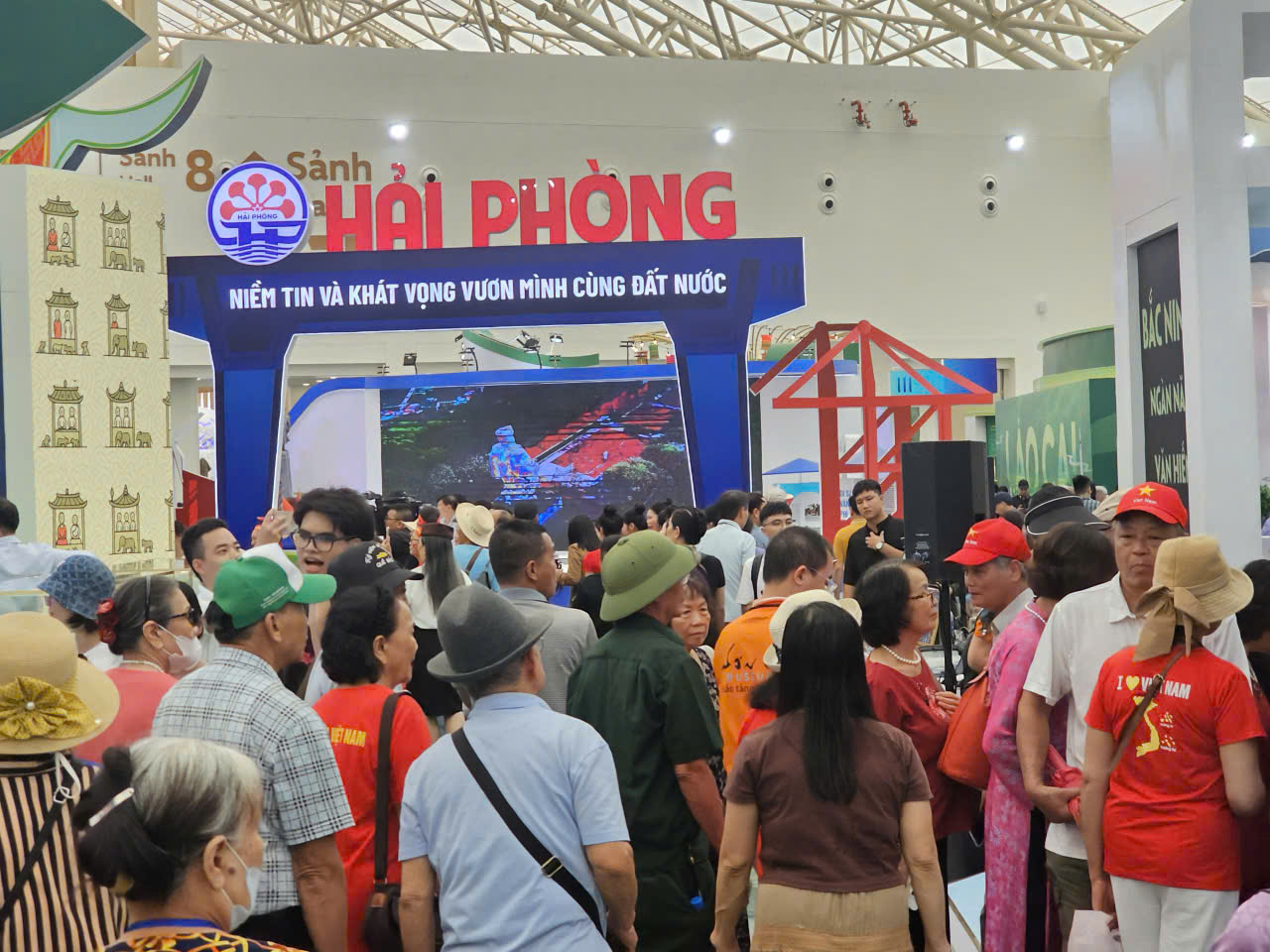 Triển l&atilde;m quốc gia lớn nhất lịch sử c&oacute; g&igrave; đặc biệt m&agrave; thu h&uacute;t đ&ocirc;ng nghịt kh&aacute;ch tham quan?- Ảnh 9.