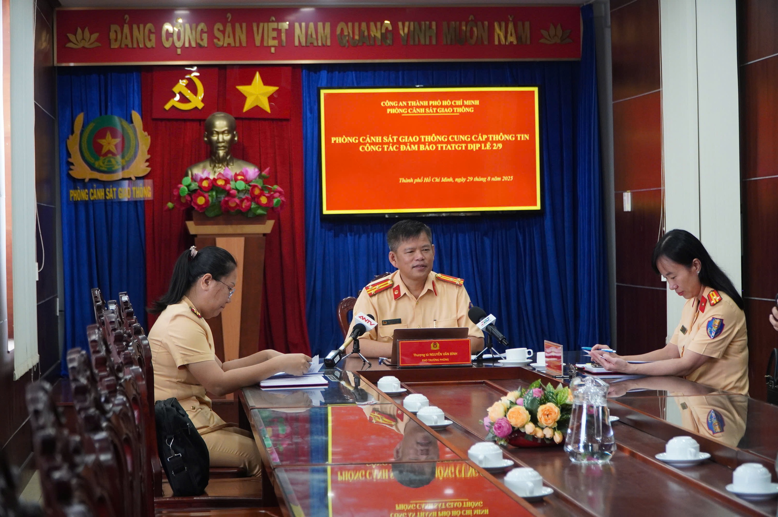 CSGT TP HCM điều tiết giao th&ocirc;ng dịp lễ 2-9 để giảm &ugrave;n tắc - Ảnh 1.