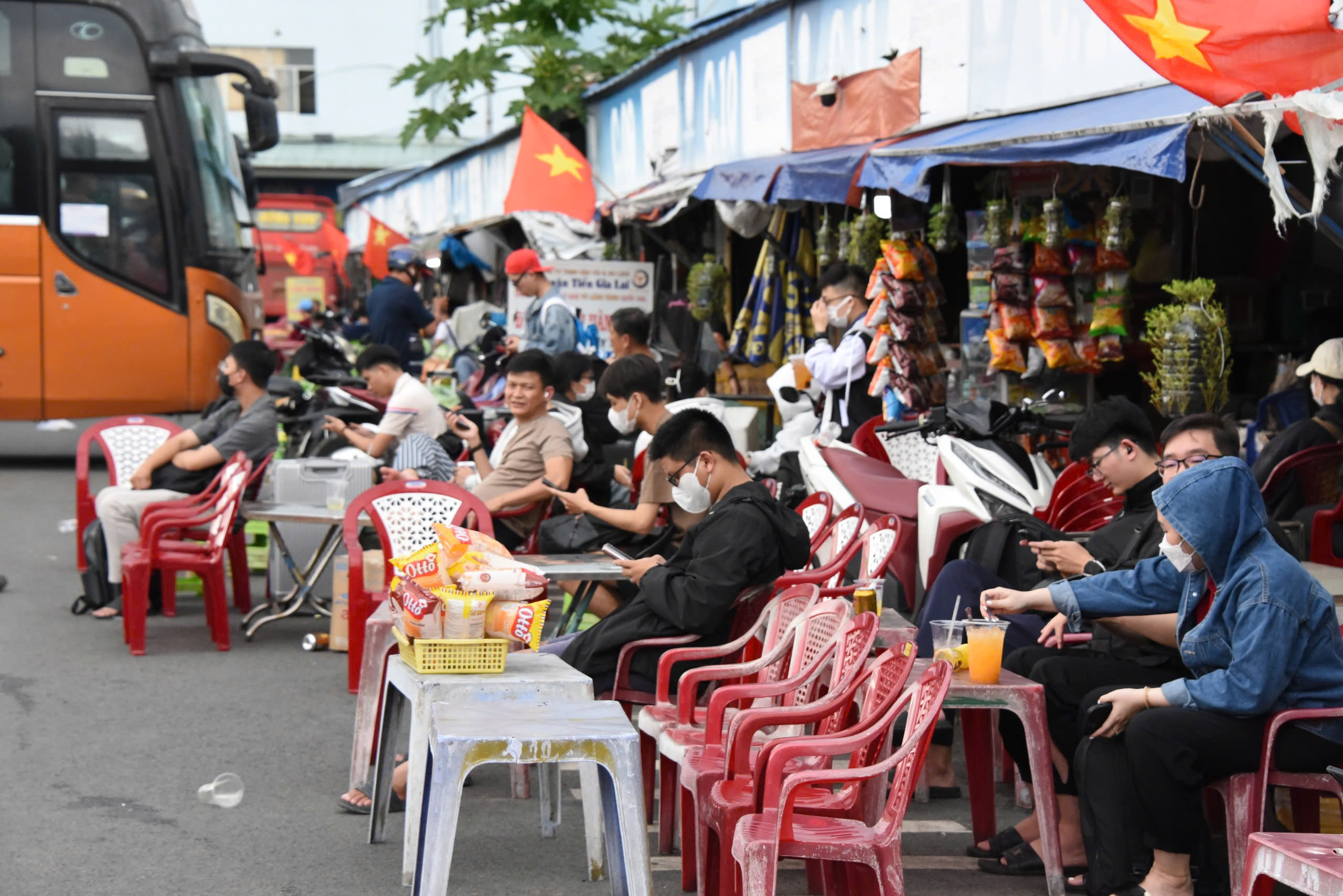 Cận cảnh người d&acirc;n TP HCM về qu&ecirc; nghỉ lễ ở nhiều tuyến đường chiều tối 29-8- Ảnh 7.