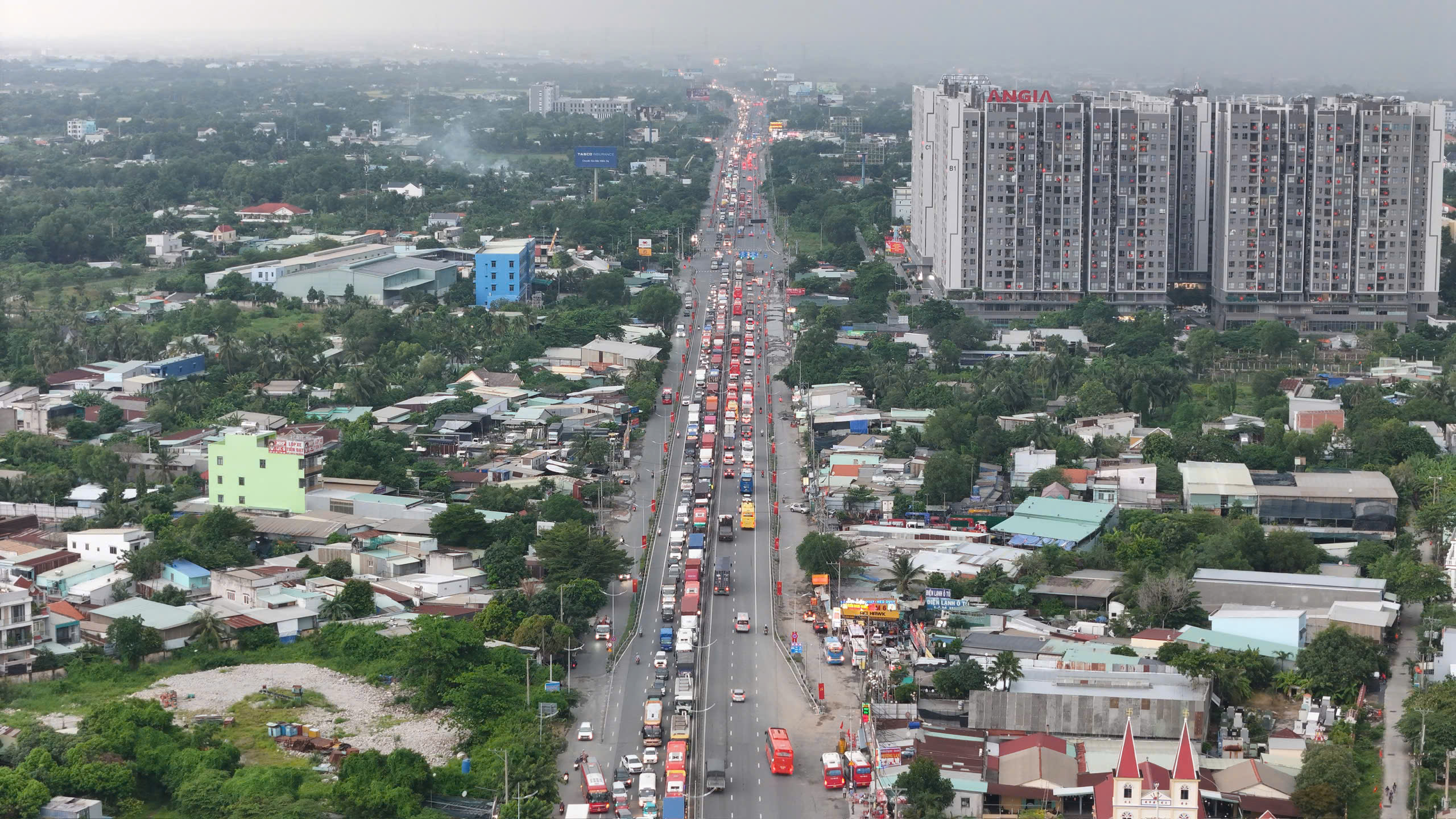 Cận cảnh người d&acirc;n TP HCM về qu&ecirc; nghỉ lễ ở nhiều tuyến đường chiều tối 29-8- Ảnh 10.
