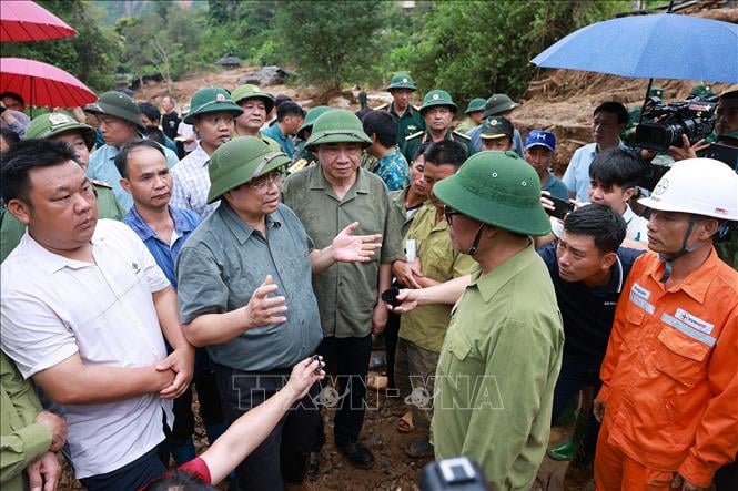 Thủ tướng x&uacute;c động thăm hỏi, động vi&ecirc;n nh&acirc;n d&acirc;n thiệt hại do mưa lũ tại tỉnh Điện Bi&ecirc;n - Ảnh 7.