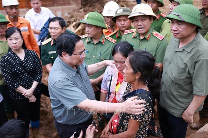Thủ tướng x&uacute;c động thăm hỏi, động vi&ecirc;n nh&acirc;n d&acirc;n thiệt hại do mưa lũ tại tỉnh Điện Bi&ecirc;n - Ảnh 3.