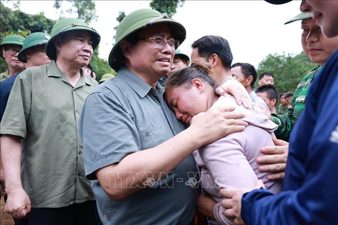Thủ tướng x&uacute;c động thăm hỏi, động vi&ecirc;n nh&acirc;n d&acirc;n thiệt hại do mưa lũ tại tỉnh Điện Bi&ecirc;n - Ảnh 6.